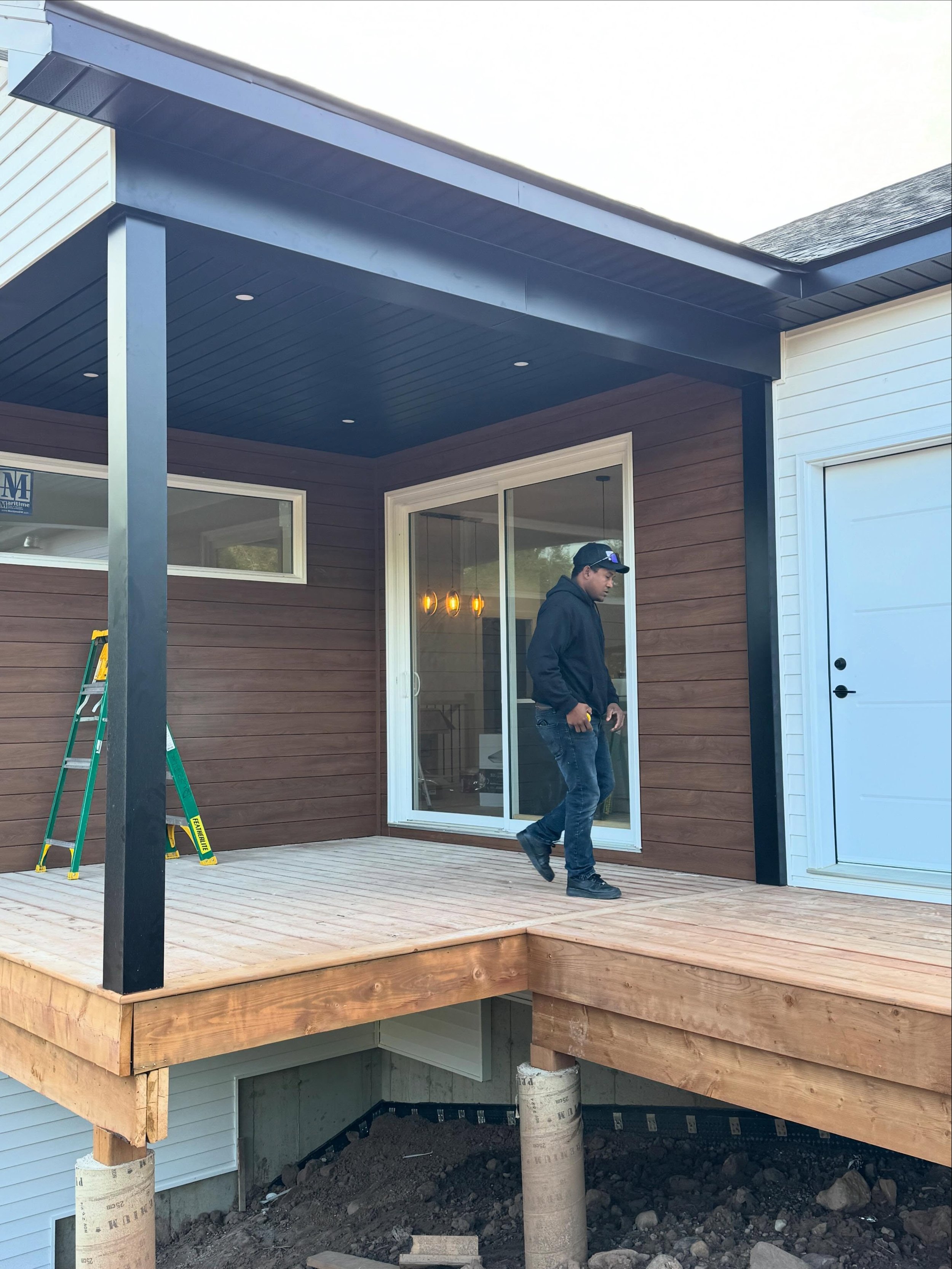 Another incredible collaboration completed with Rowen Construction￼ in the Moncton area.

This beautiful screened-in porch featuring BuzzBlock creates the perfect outdoor living space, protected from bugs while keeping a clean, modern look built for 