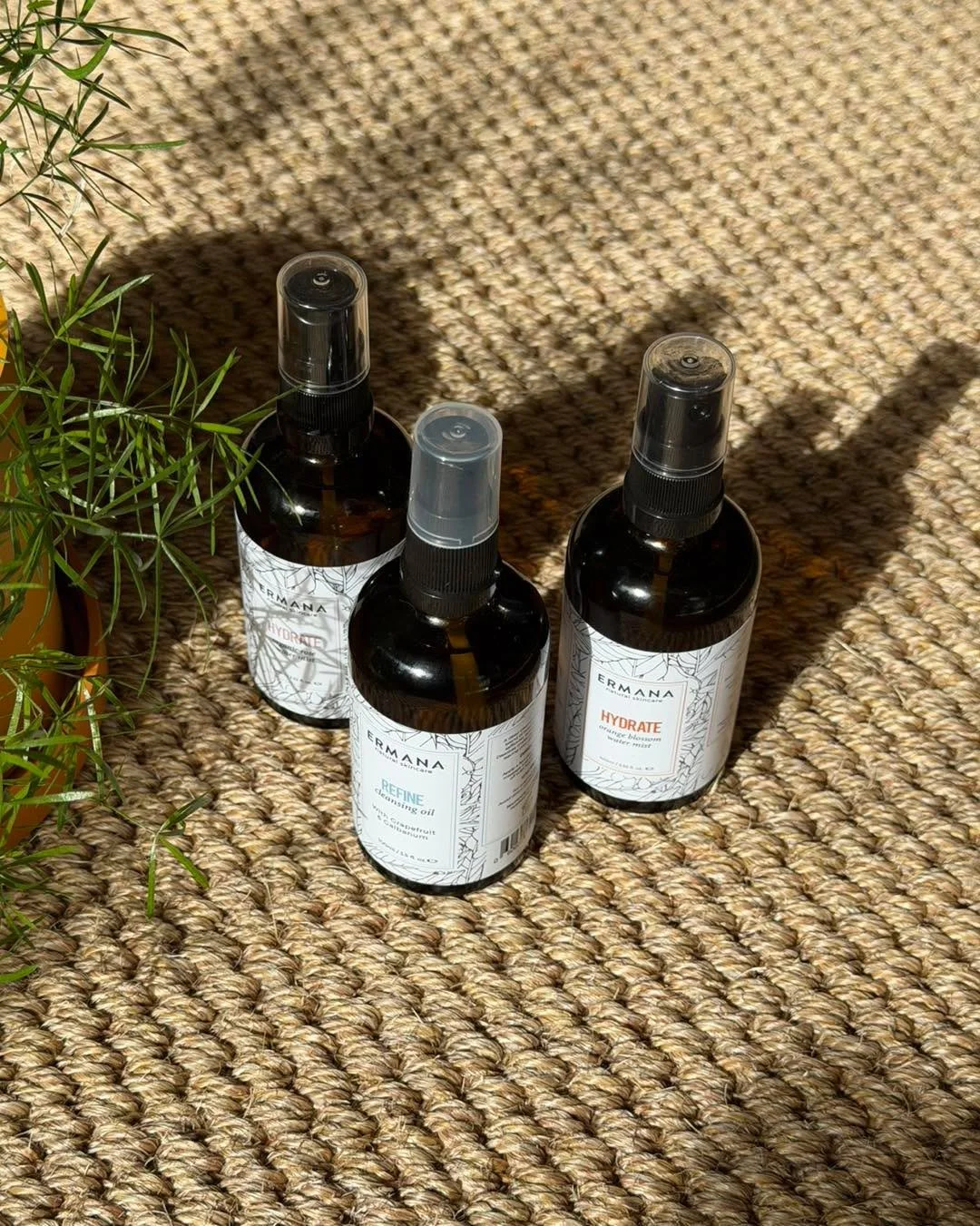 Made in small batches in Glasgow, @ermanaskincare is thoughtfully packaged in amber glass to protect its natural ingredients. Formulated specifically for allergy-prone and sensitive skin, it is gentle enough for all skin types. Testers in store for y