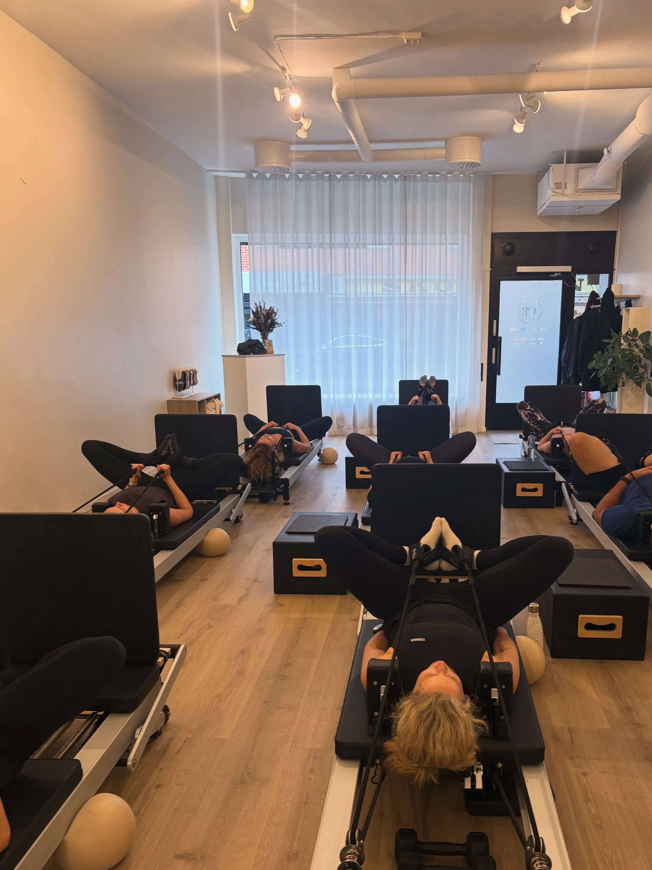 The best part: the stretch after a tough reformer class 🔥✨ So much fun with the 12.00 crew today!