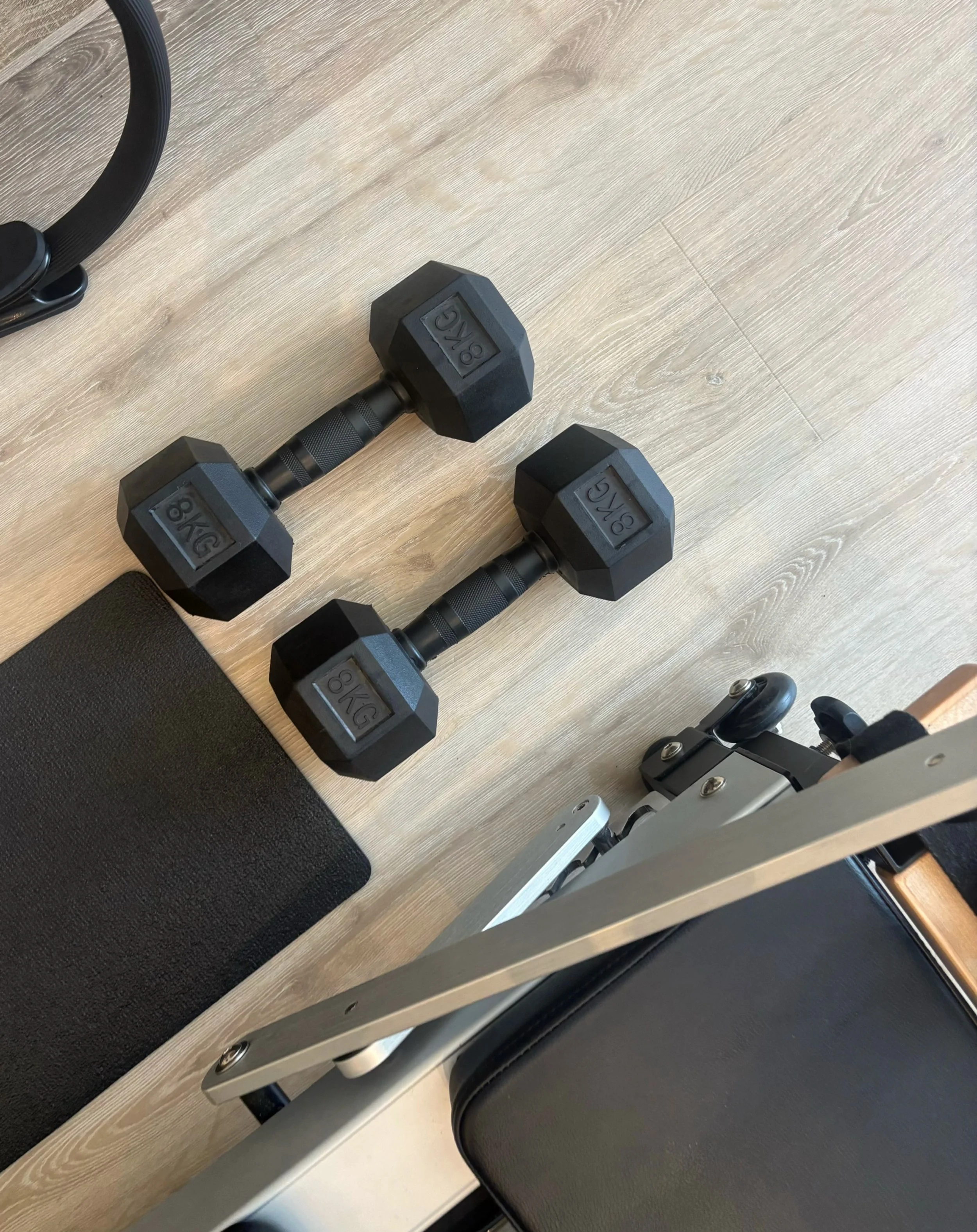 When we say we build strength, we mean it 💪

Amazing work from the seriously strong crew in today&rsquo;s 12.00 Flow. I think we&rsquo;re officially ready for heavier dumbbells&hellip; 👀🔥