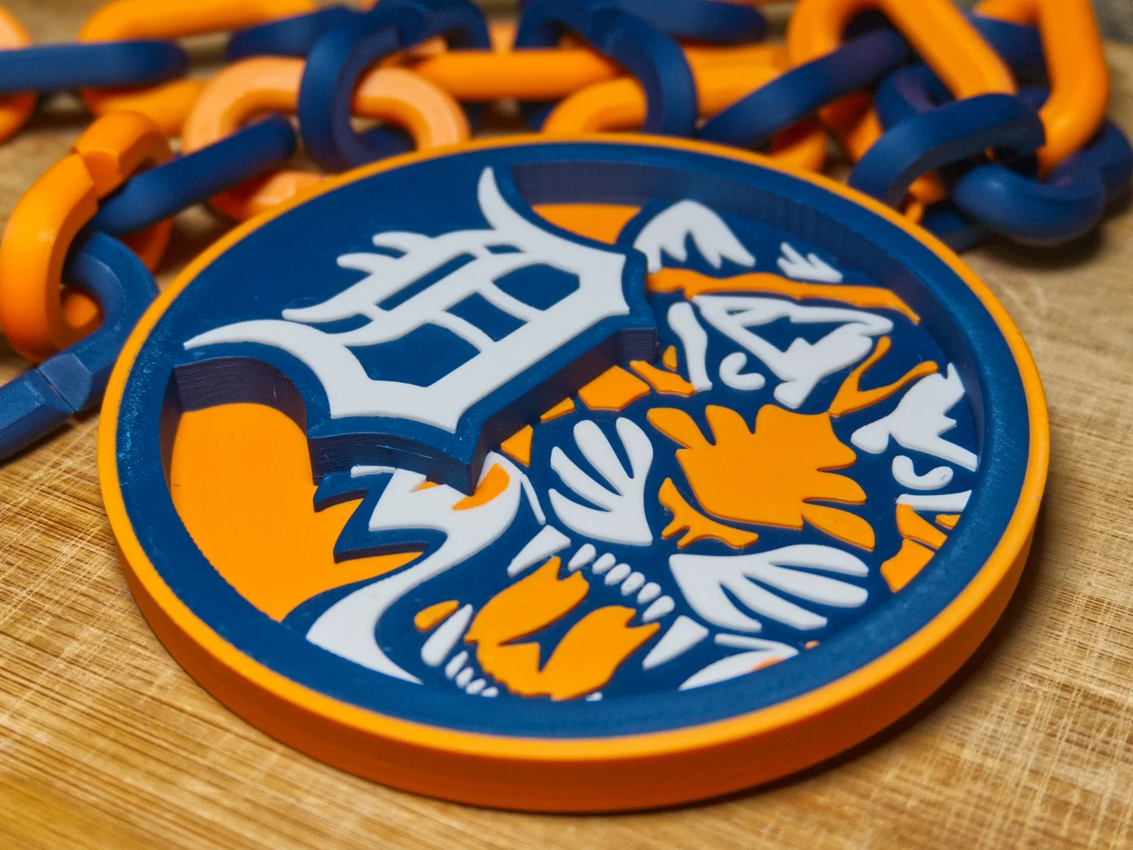 detroit-tigers-swag-rally-chain-and-round-pendant-close.webp