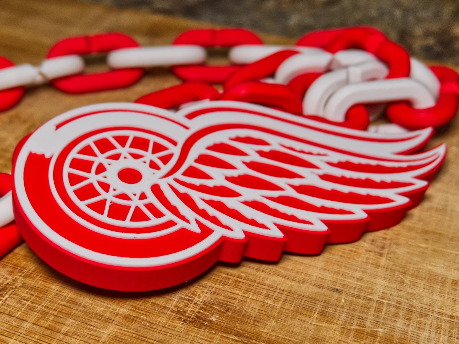 detroit-red-wings-swag-rally-chain-pendant-close.webp