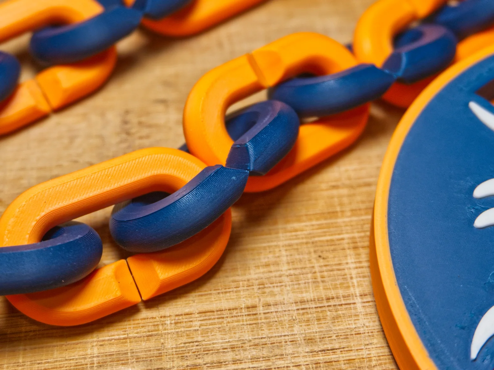 detroit-tigers-swag-rally-chain-blue-orange-close.webp