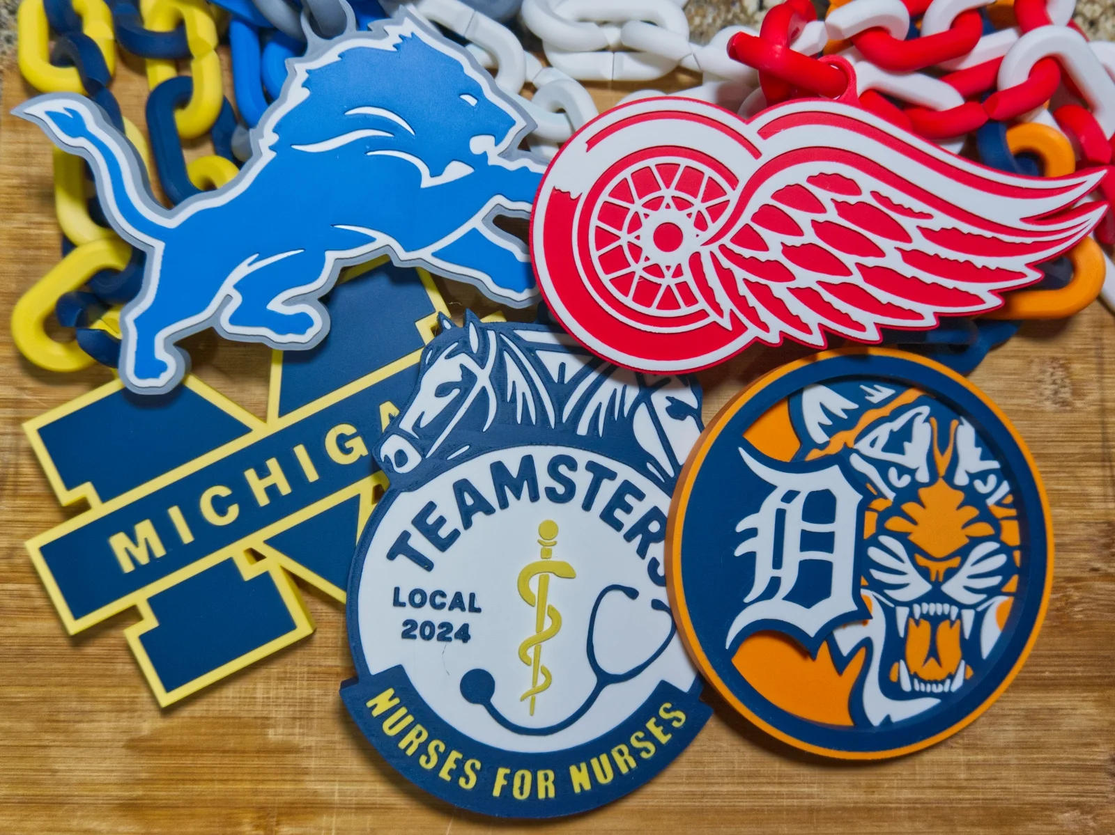 custom-rally-chains-personalized-logos.webp