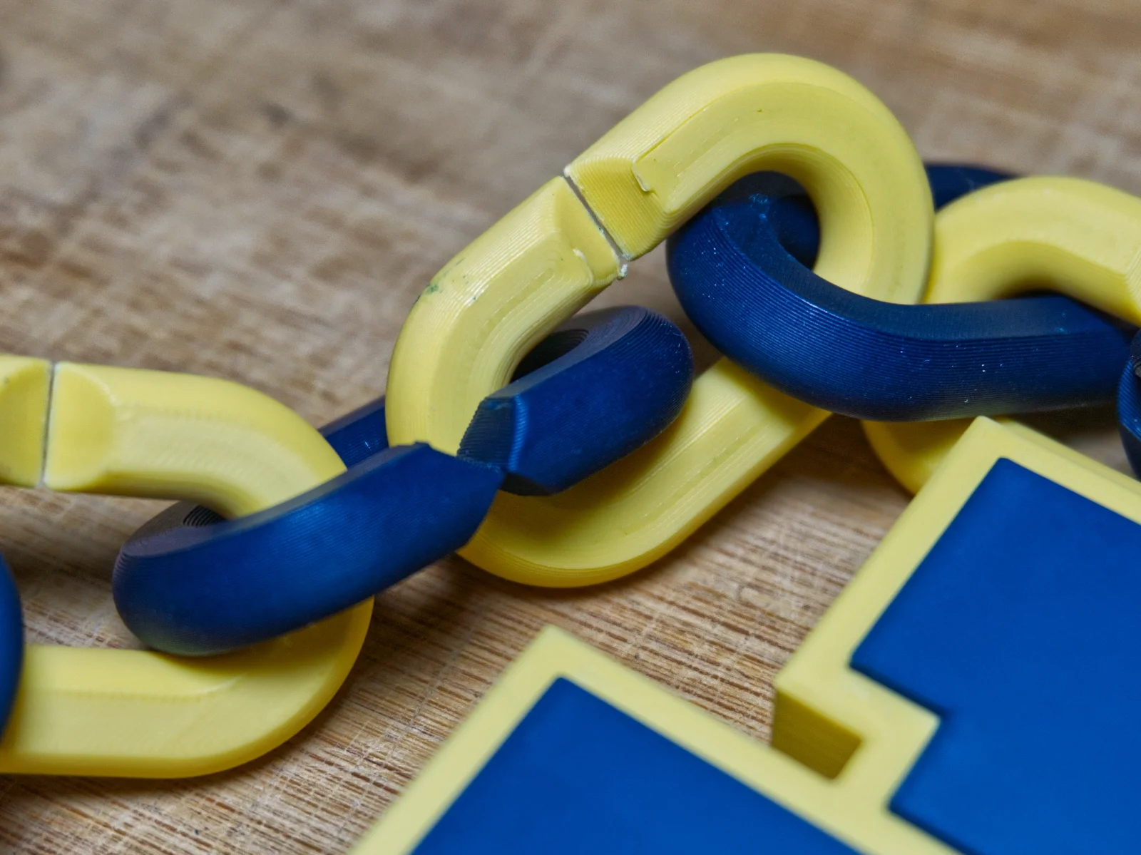 university-of-michigan-u-of-m-rally-chain-blue-yellow-close-wolverines-go-blue.webp