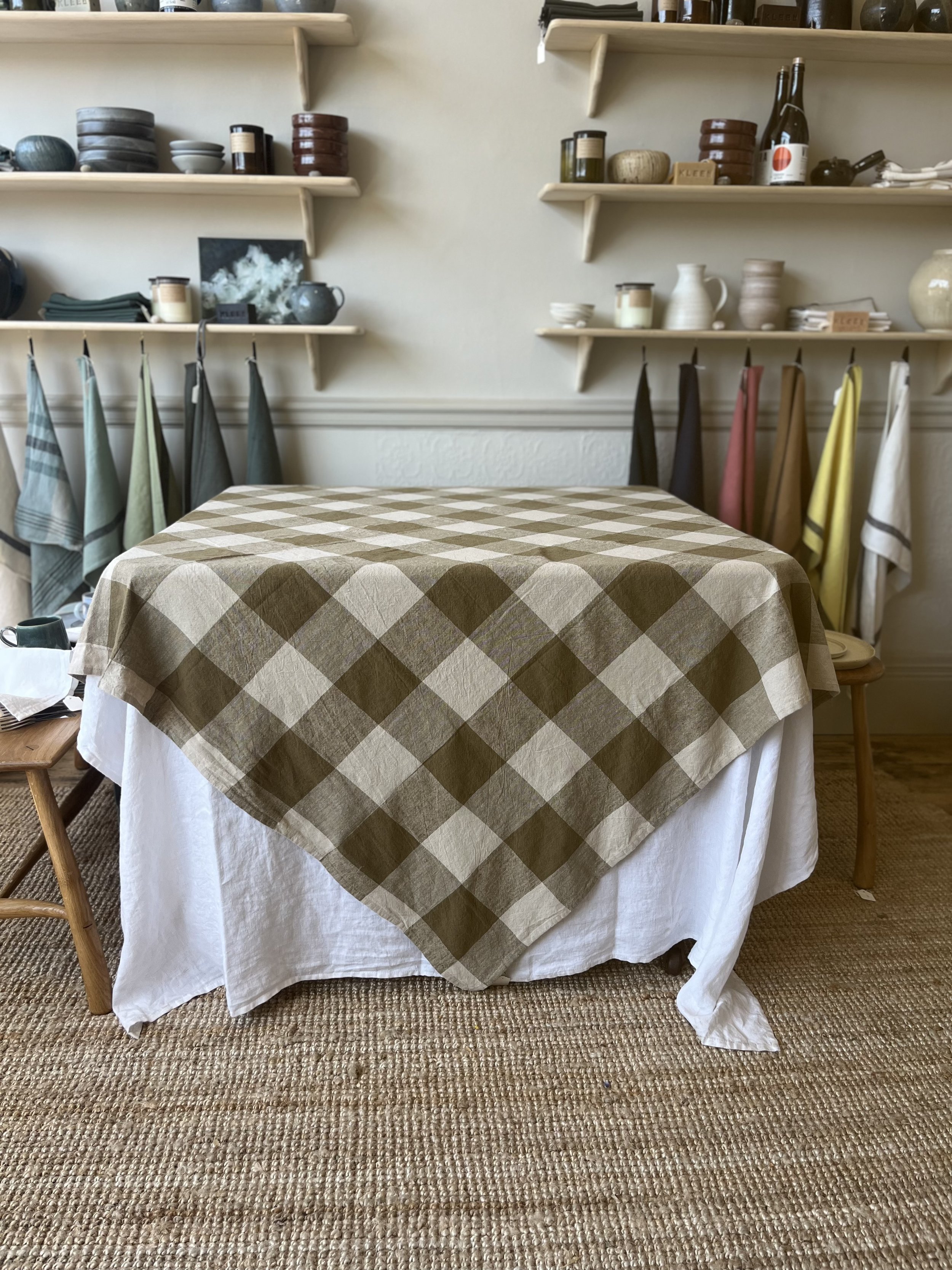 large check linen tablecloth French elegant chic picnic alfresco party family dinner lunch table dressing bbq