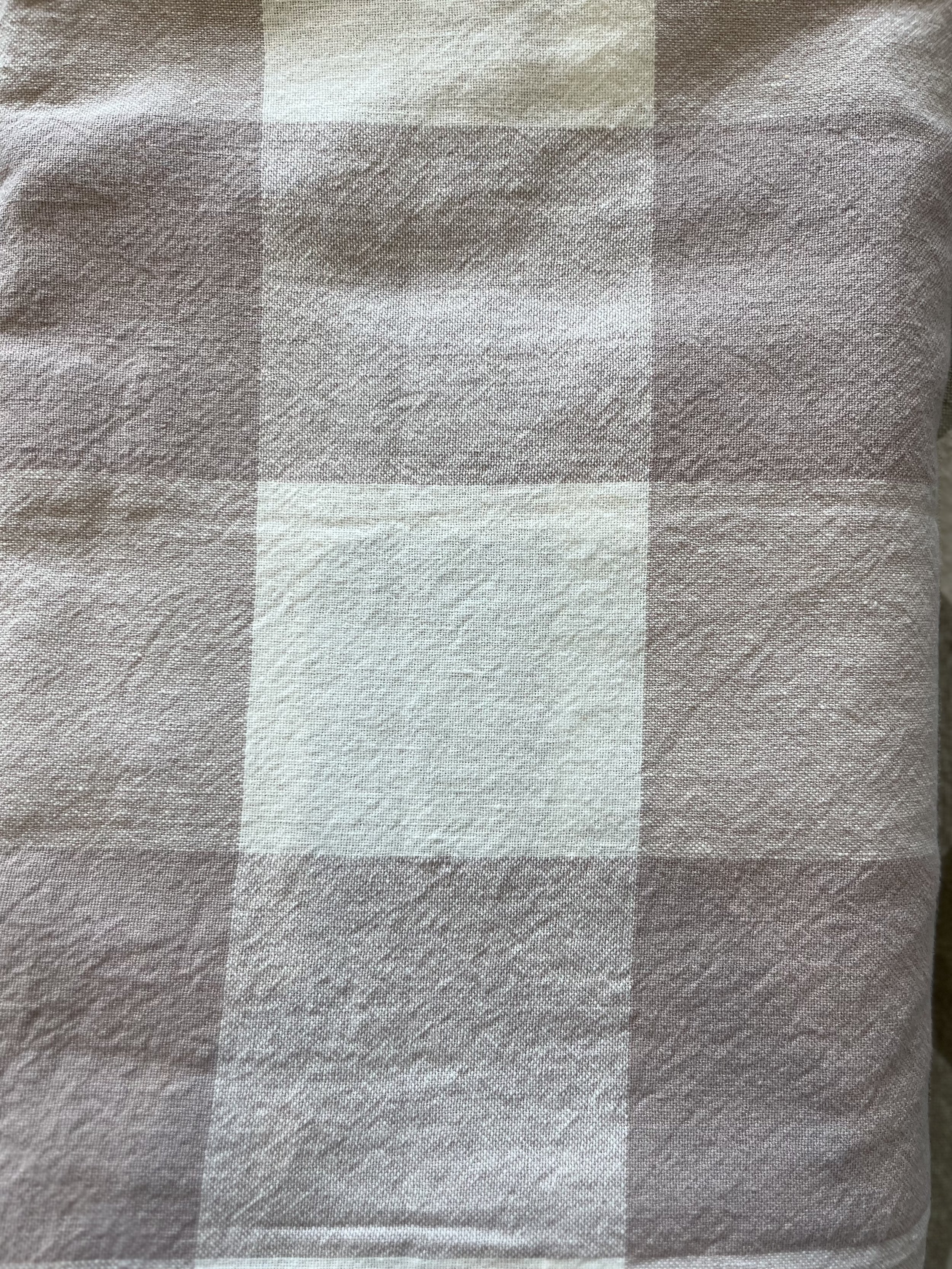 large check linen tablecloth French elegant chic picnic alfresco party family dinner lunch table dressing bbq