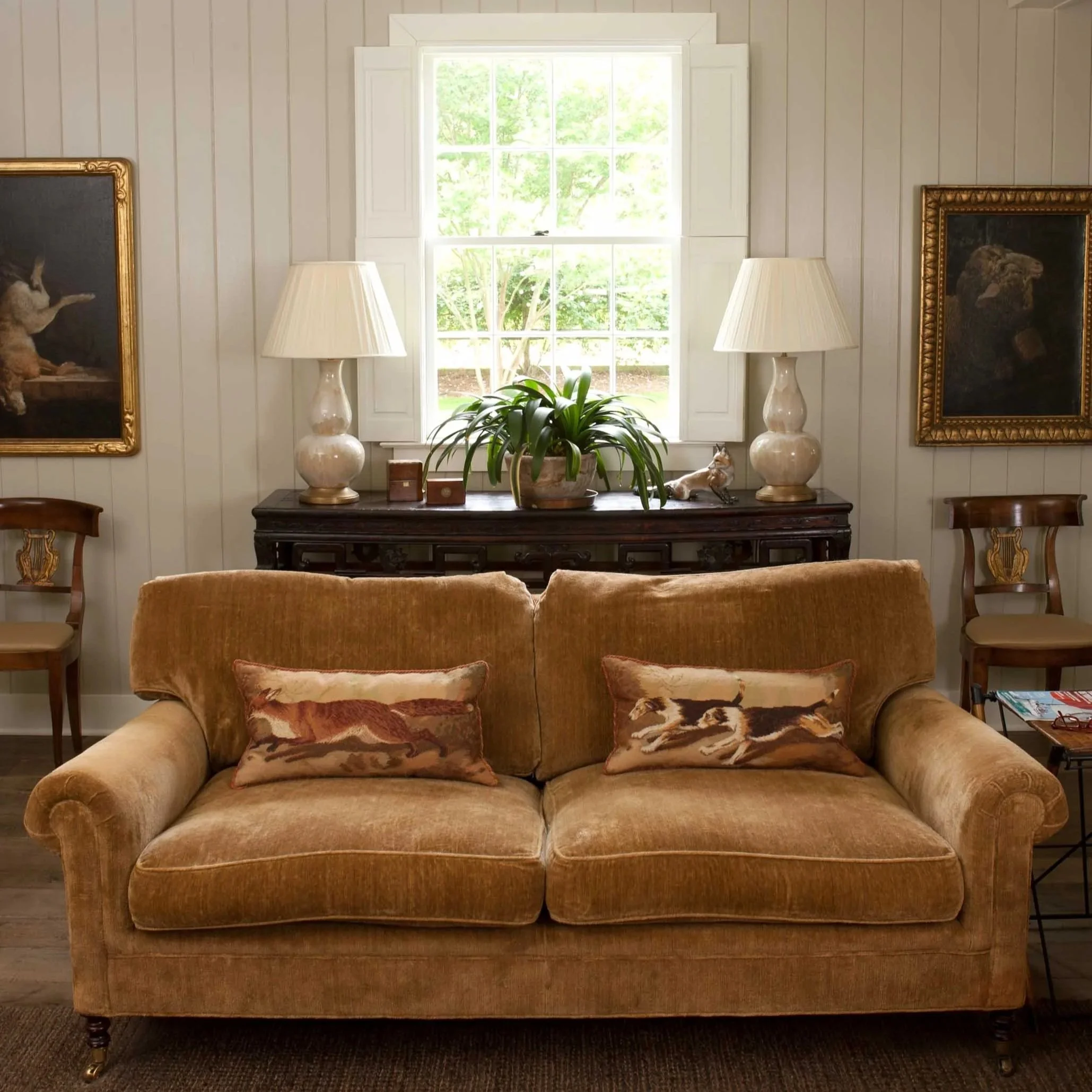 cozy-living-room-with-antique-paintings-and-vintage-lamps.jpg
