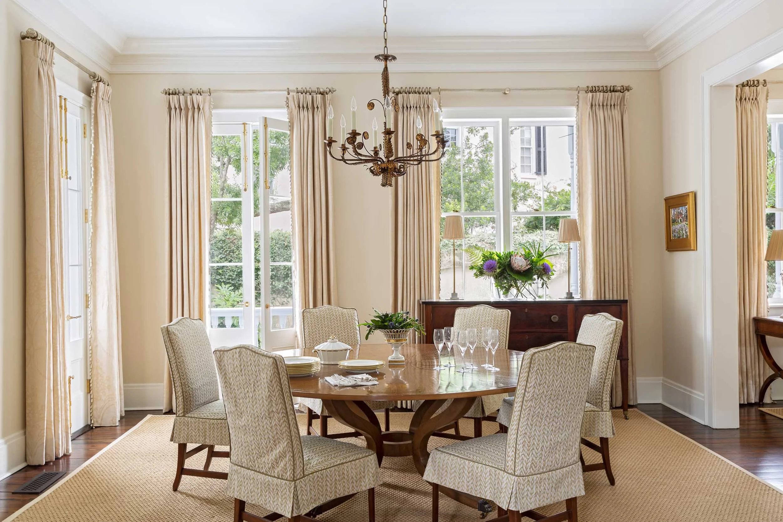 inviting-southern-dining-room-with-custom-made-circular-table.jpg