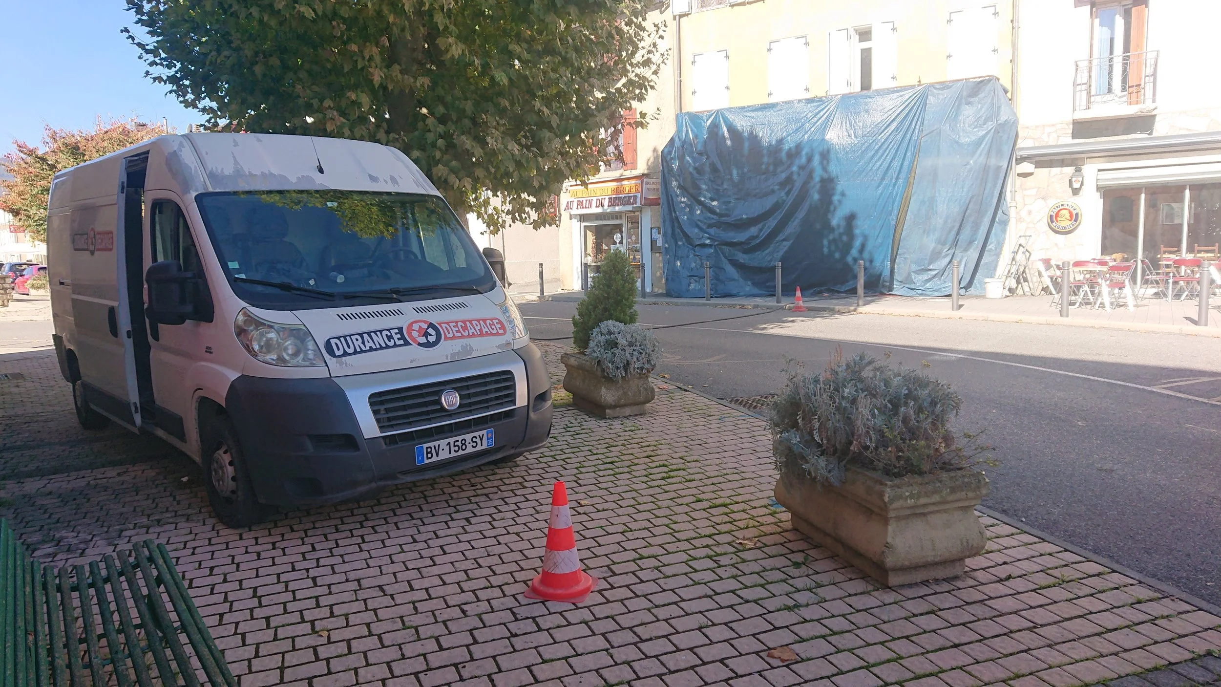 Décapage façade et balcon par aérogommage.JPG