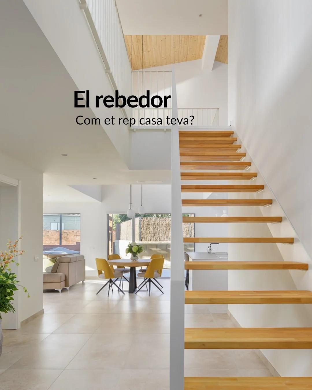 🌱En aquesta casa, el rebedor no &eacute;s un espai de pas.
&Eacute;s una declaraci&oacute; d&rsquo;intencions.
Permet, nom&eacute;s d&rsquo;entrar, percebre la profunditat de l&rsquo;habitatge.
Deixa passar la llum natural d&rsquo;una planta a l&rsq