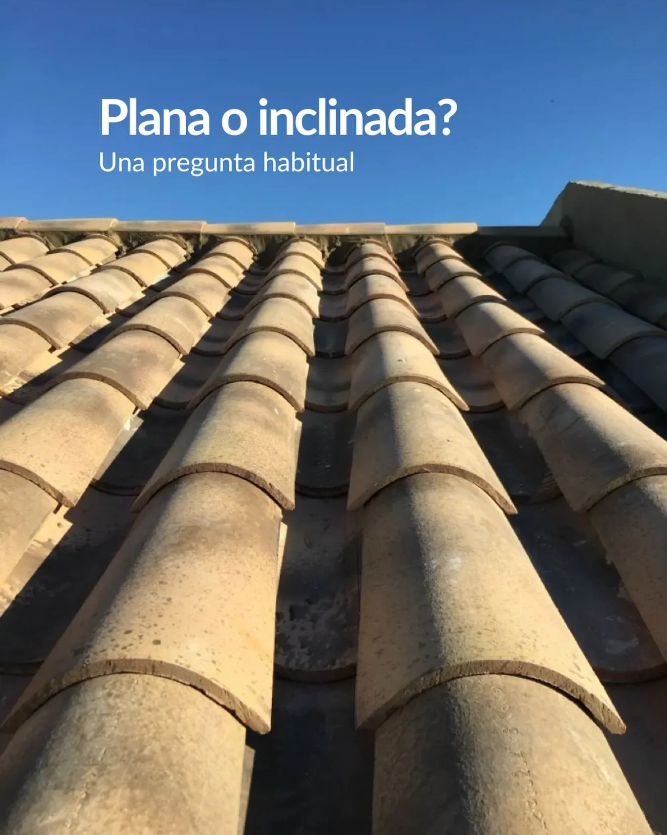 La coberta inclinada &eacute;s una soluci&oacute; mil&middot;len&agrave;ria que segueix funcionant per una ra&oacute; molt simple: l&rsquo;aigua s&rsquo;evacua per gravetat, sense dependre de boneres ni membranes que, amb el temps, poden fallar.

Ava