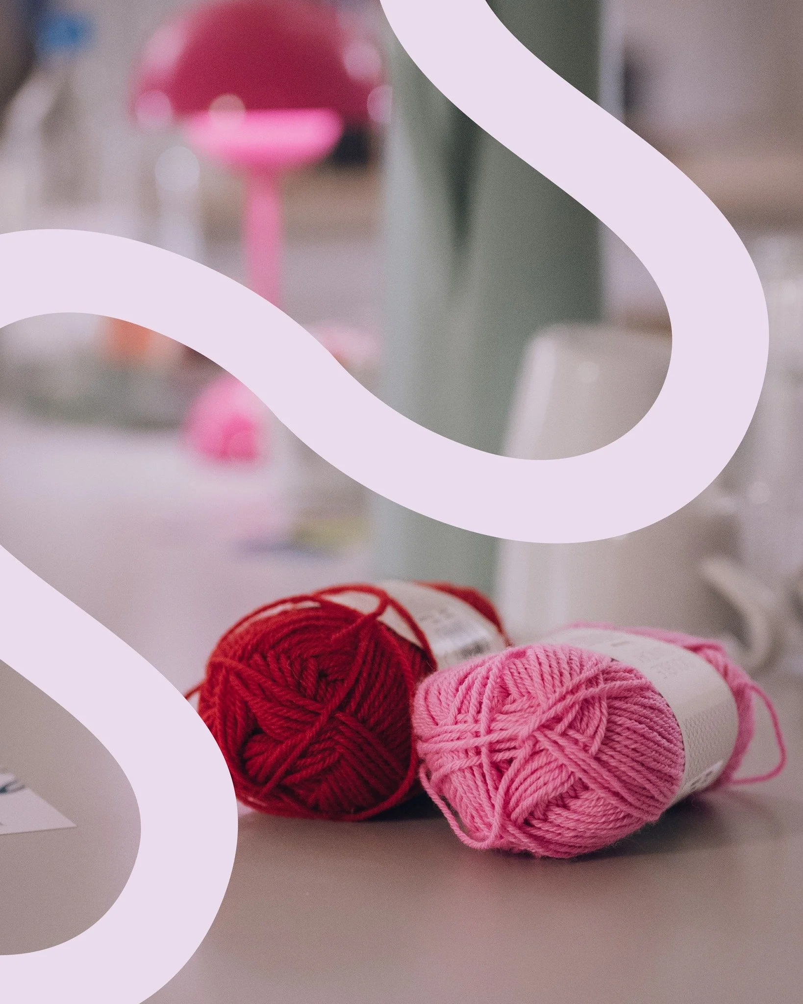 Das war ein kleiner, sehr gem&uuml;tlicher Strikkurs in der vergangenen Woche. Mit f&uuml;nf Teilnehmerinnen hatten wir viel Zeit f&uuml;r Fragen, erste Maschen und die Grundlagen, die den Start leichter machen. 
Besonders gefreut hat mich, dass mein