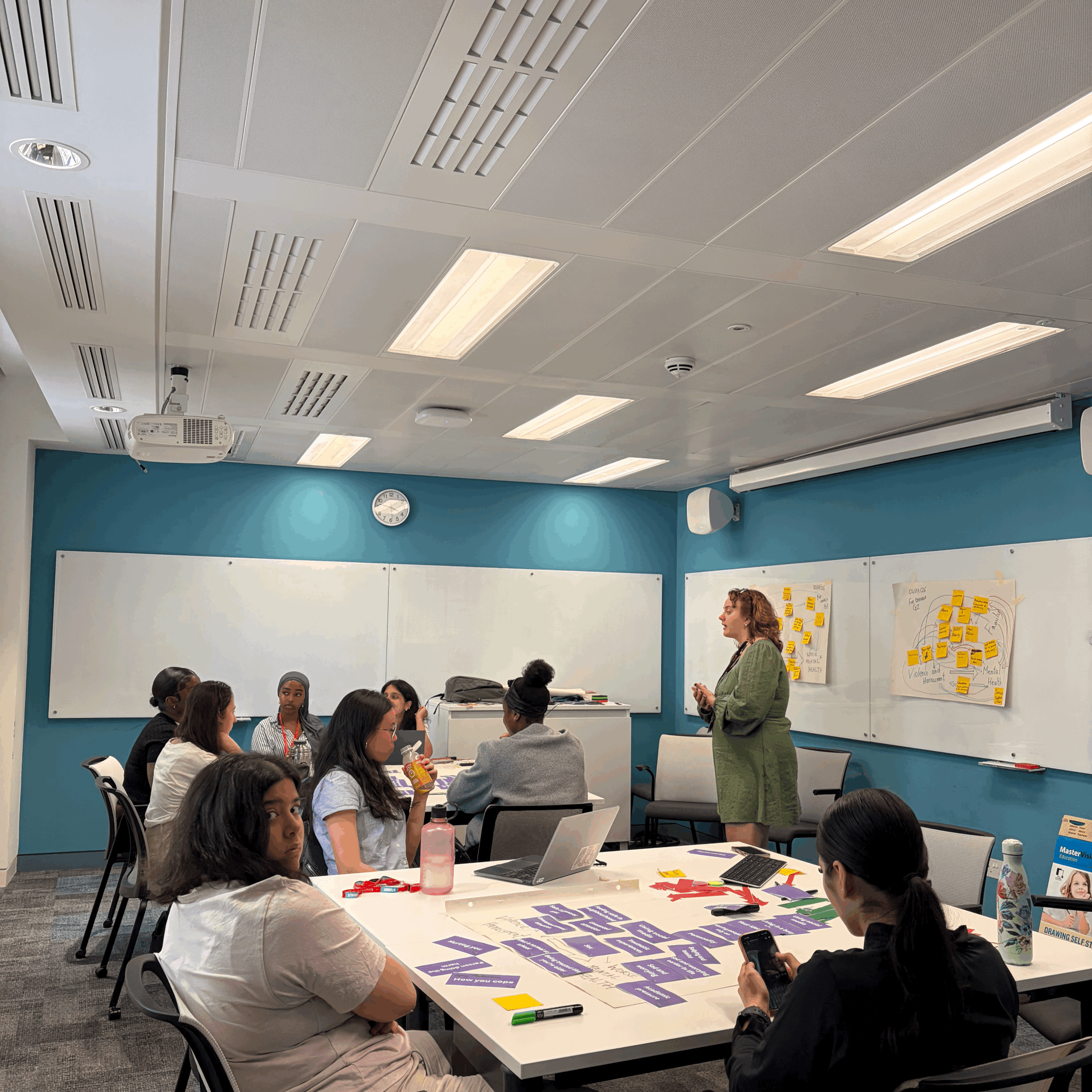 📍Not your average weekday... acting as qualified employees at kcl!