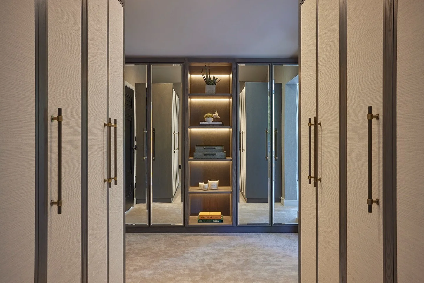 The Master Dressing Room at Sycamore House ✨
Stained oak, inlaid wallpaper, and bevelled mirror doors transform the space into a bright, elegant retreat.

For all enquiries please contact us on +44(0)1565 746788 or info@panoramic-properties.com

#int
