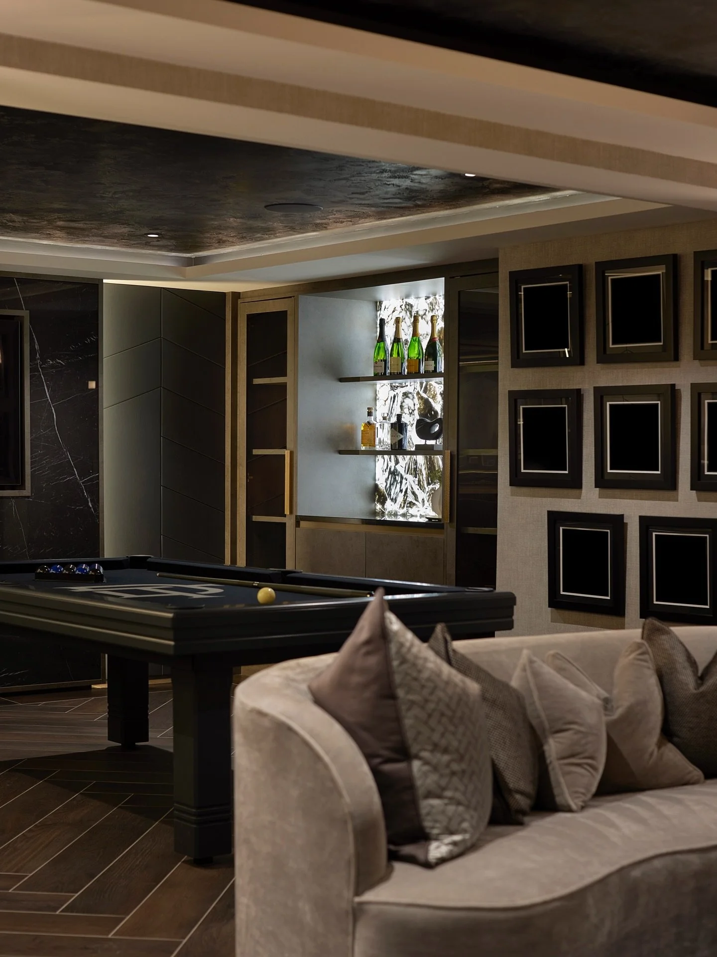 Baobab House brings all the mood - good drinks, great games, and the best company. From perfect shots to big matches, the vibe is always right 🥂

For all enquiries please contact us on +44(0)1565 746788 or info@panoramic-properties.com

#interiordes