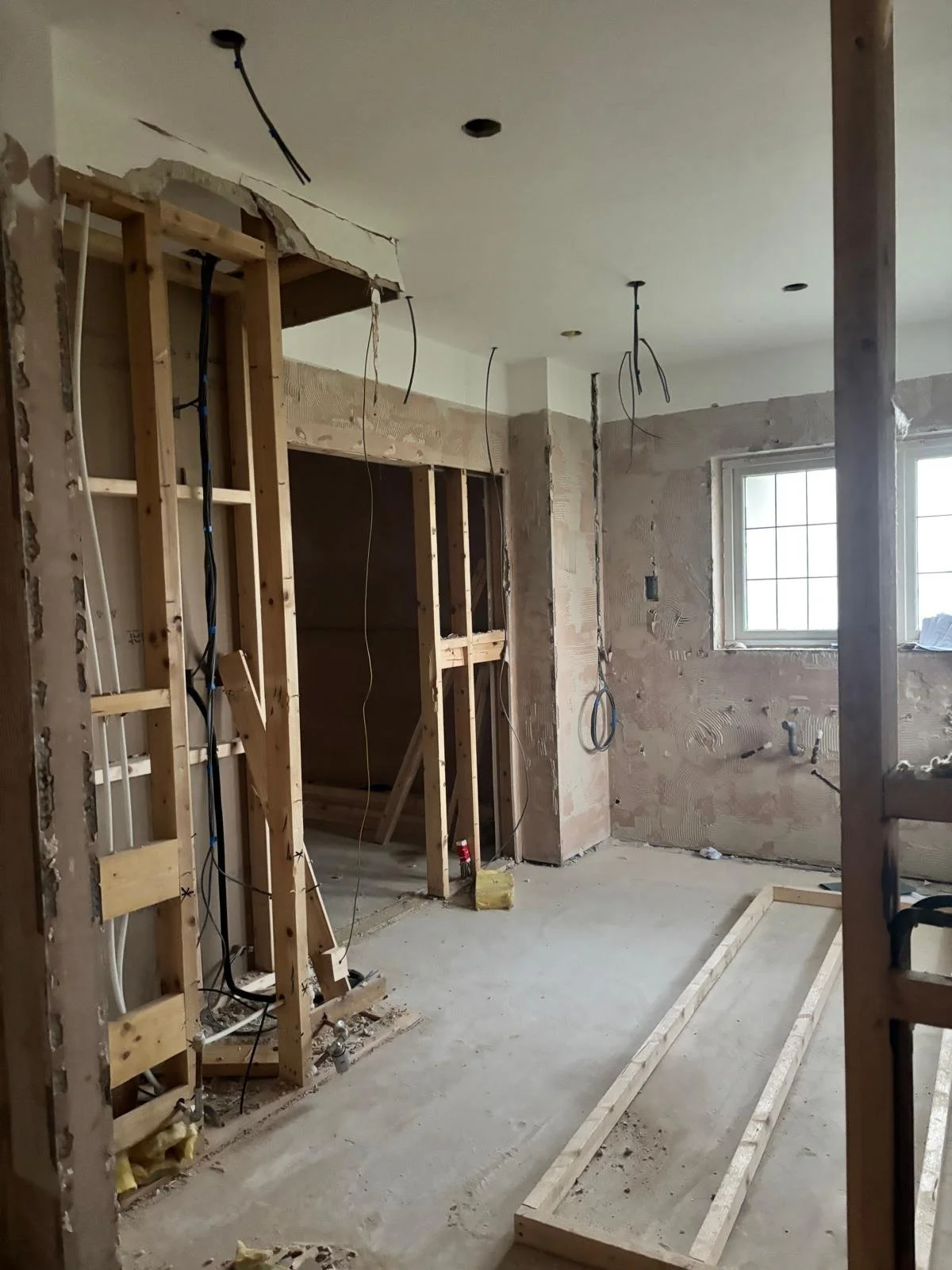 The team is back in the office and we&rsquo;re hitting the ground running!

At Walnut Grove, the Master Suite renovation is moving fast - with the rip-out complete, first fix is underway and new walls and taking shape, ready to start the boarding and