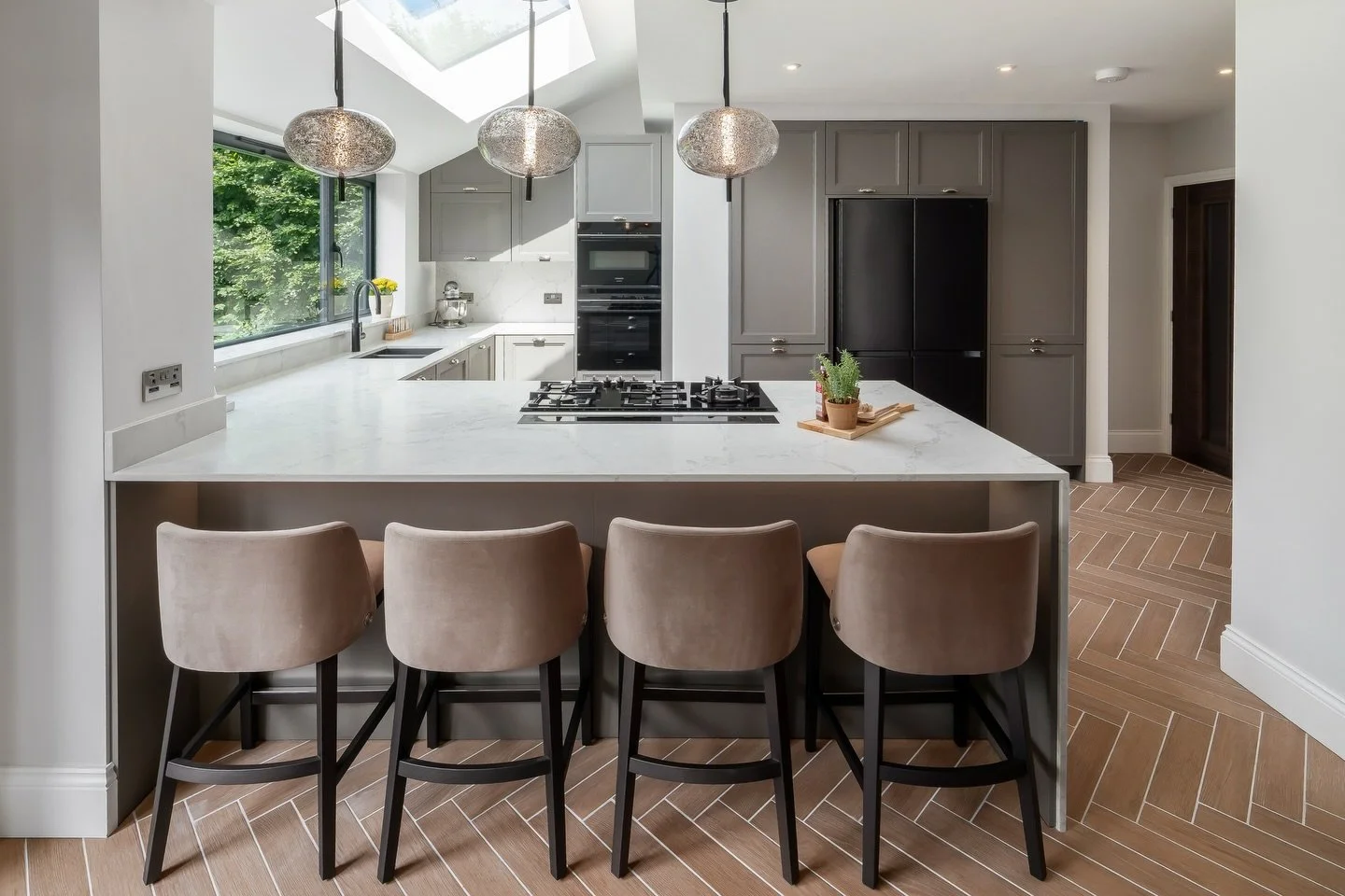 A little throwback to the Kitchen &amp; Dining at Jacaranda Grove - the perfect family-orientated space.

For all enquiries please contact us on +44(0)1565 746788 or info@panoramic-properties.com

#interiordesign #interiorstyling #interiors #luxury #