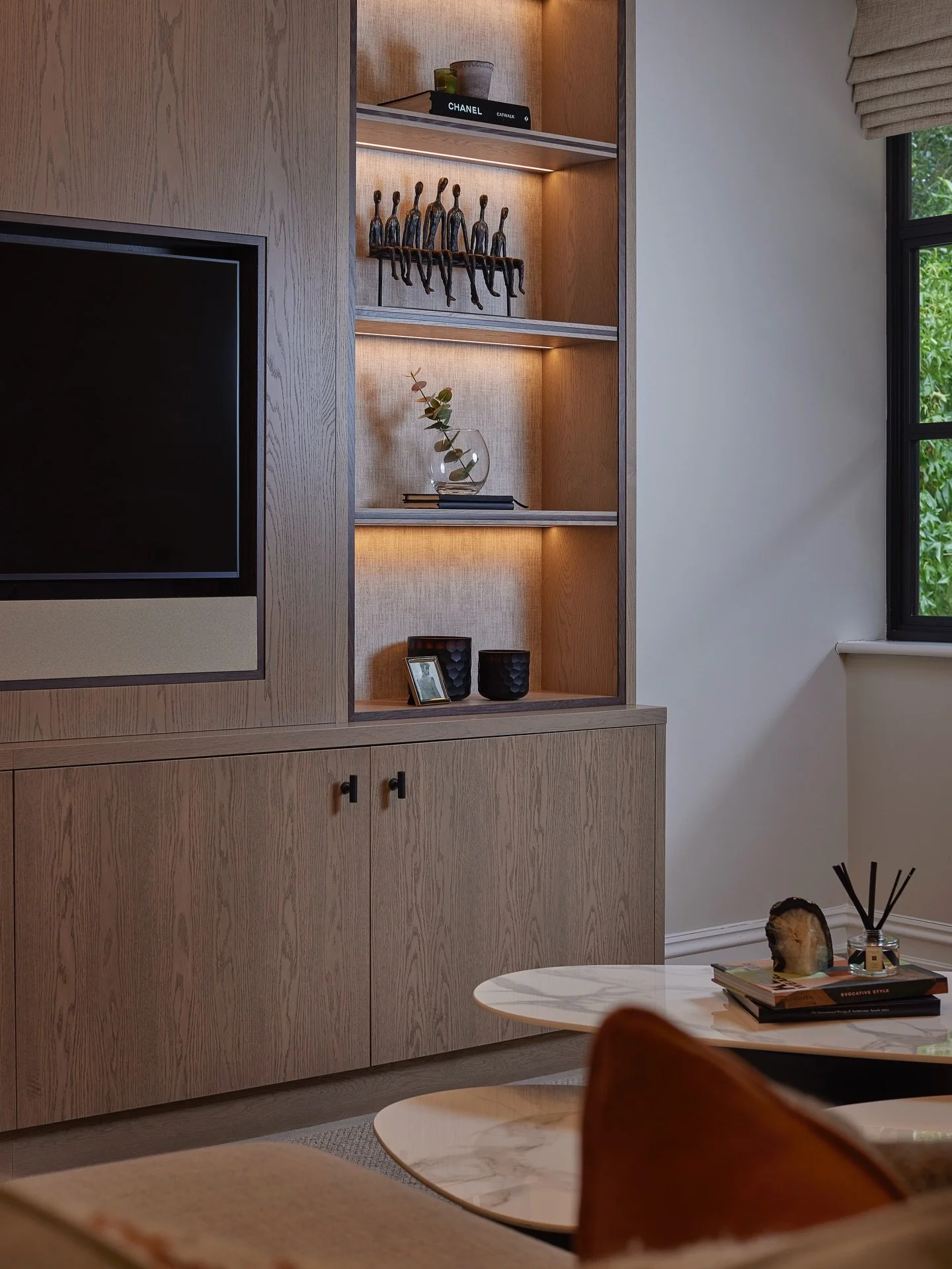 The day living space at The Willows brings together contemporary and traditional elements in perfect balance.

A lighter stained oak is paired with dark stained inlays, while textured wallpaper adds depth and warmth to the open shelving.

For all enq