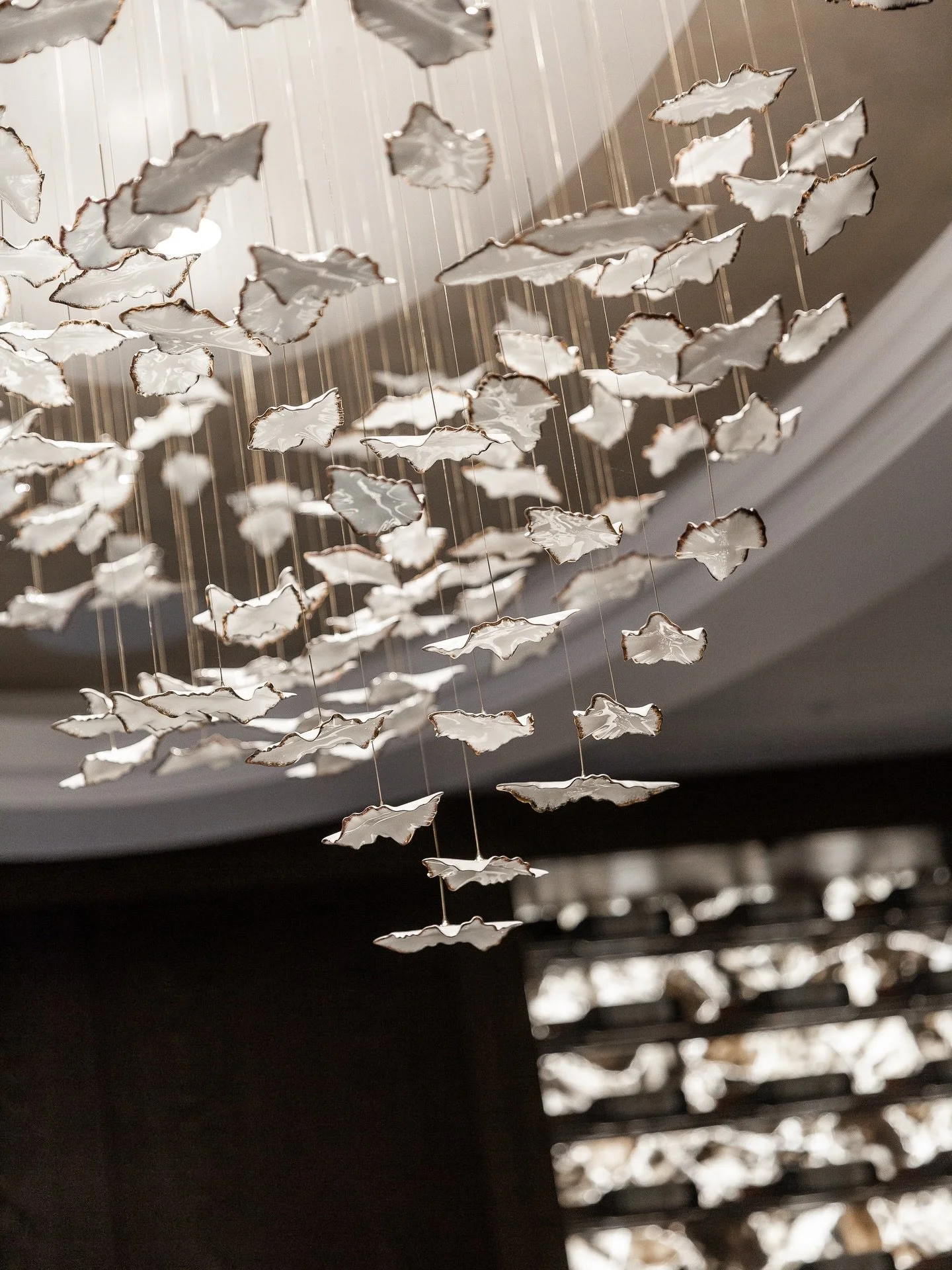 Designed for entertaining, the dining area at Holly Mount is anchored by a striking sculptural chandelier.
Crafted from fine porcelain with a metallic glaze, it captures and reflects light, bringing drama and elegance to the space ✨

For all enquirie