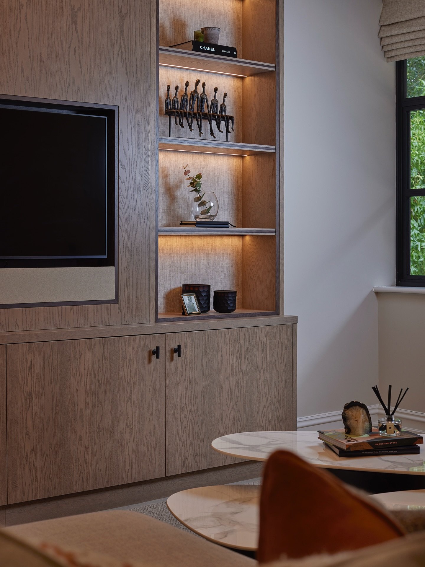 The day living space at The Willows brings together contemporary and traditional elements in perfect balance.

A lighter stained oak is paired with dark stained inlays, while textured wallpaper adds depth and warmth to the open shelving.

For all enq