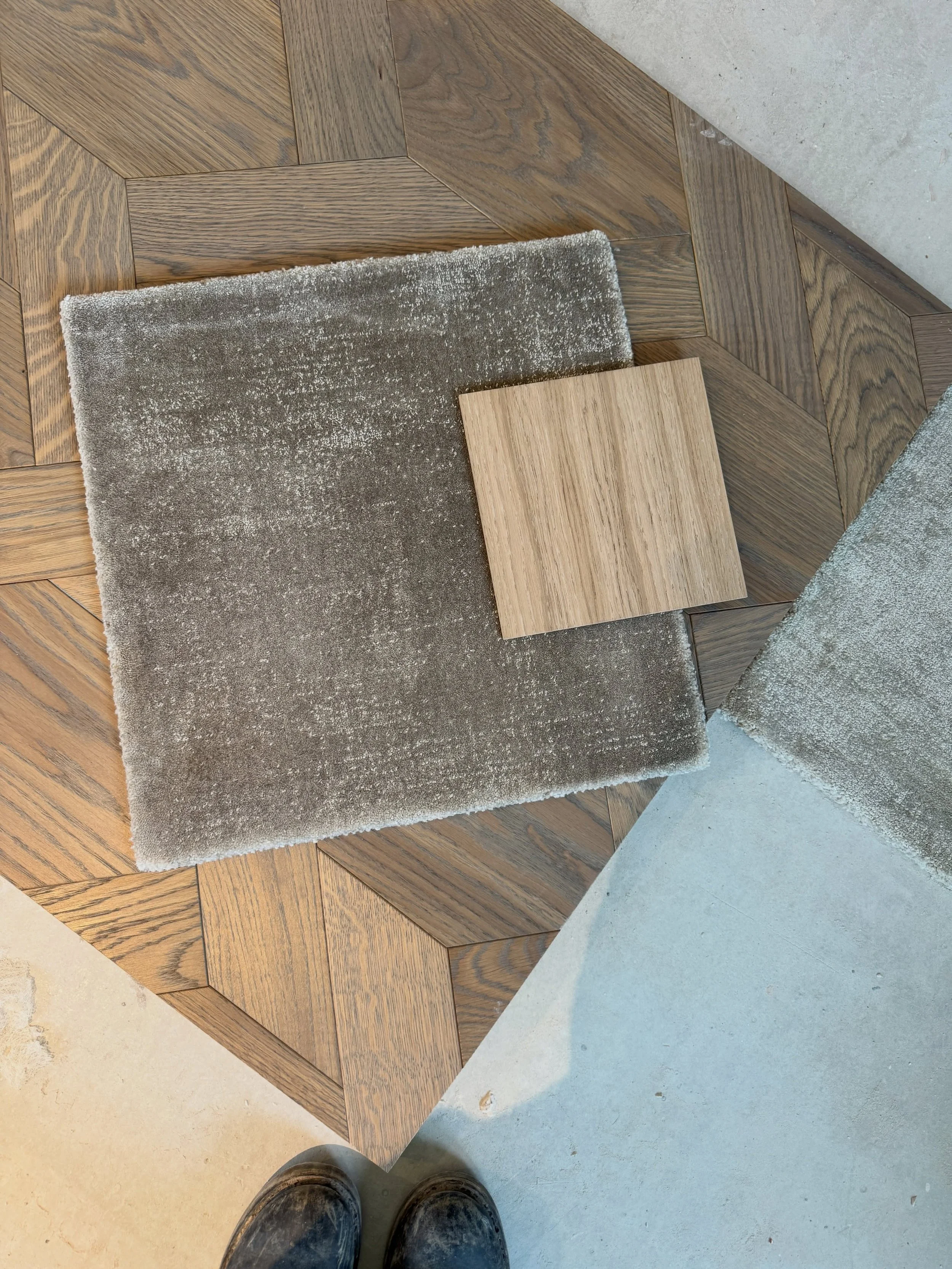 Final floor finishes are being confirmed at Redwood House; and there are some fabulous textures and materials.

The main entrance features a bespoke cut pattern, formed from individual pieces and framed with a contrasting border, flowing seamlessly i