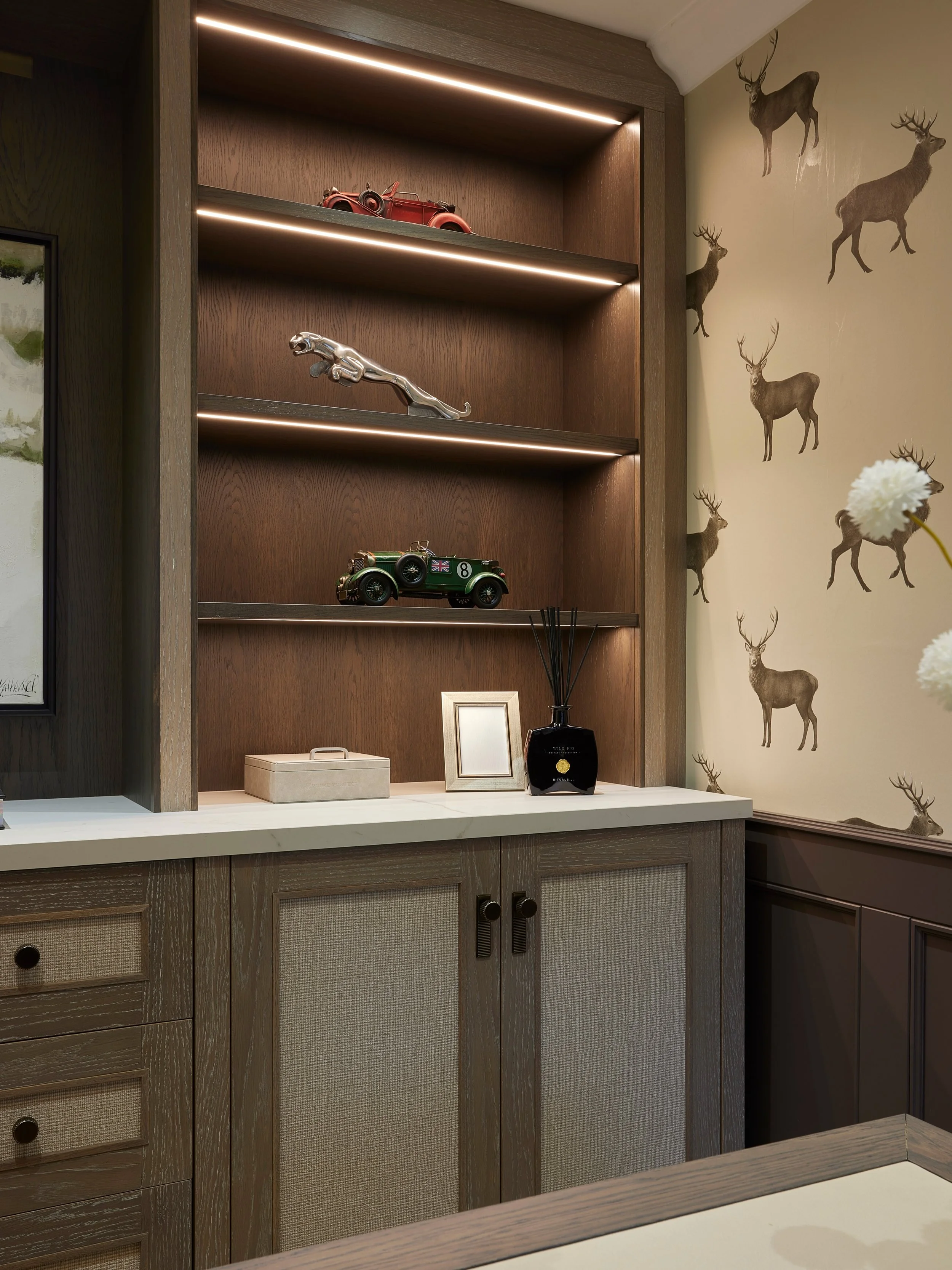 A space designed to inspire. 

Rich timber, tailored details and carefully curated pieces come together to create a home office where sophistication meets purpose.

For all enquires please contact us on 01565 746788 or info@panoramic-properties.com