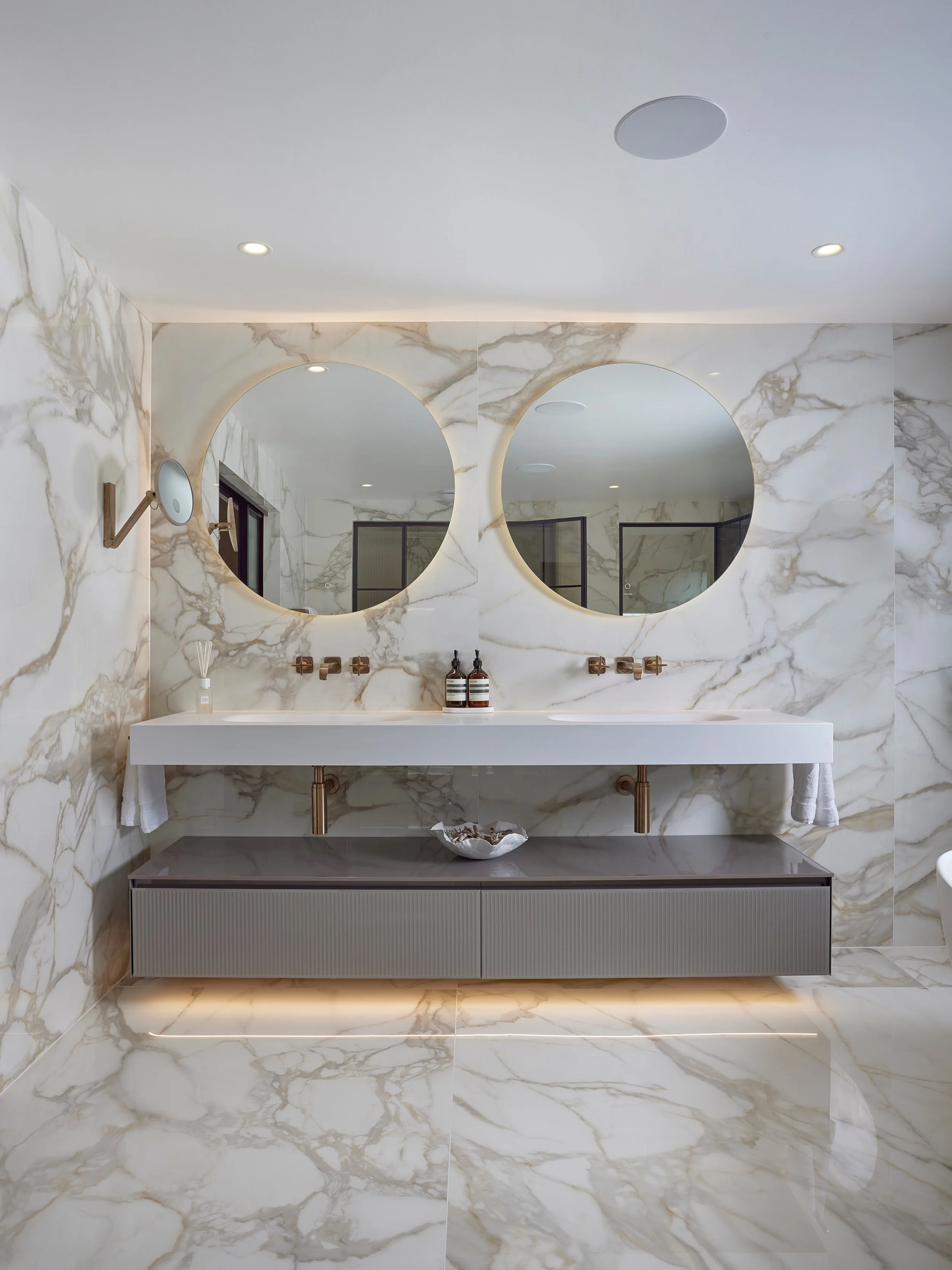 A moment in marble - made timeless. 

For all enquires please contact us on 01565 746788 or info@panoramic-properties.com