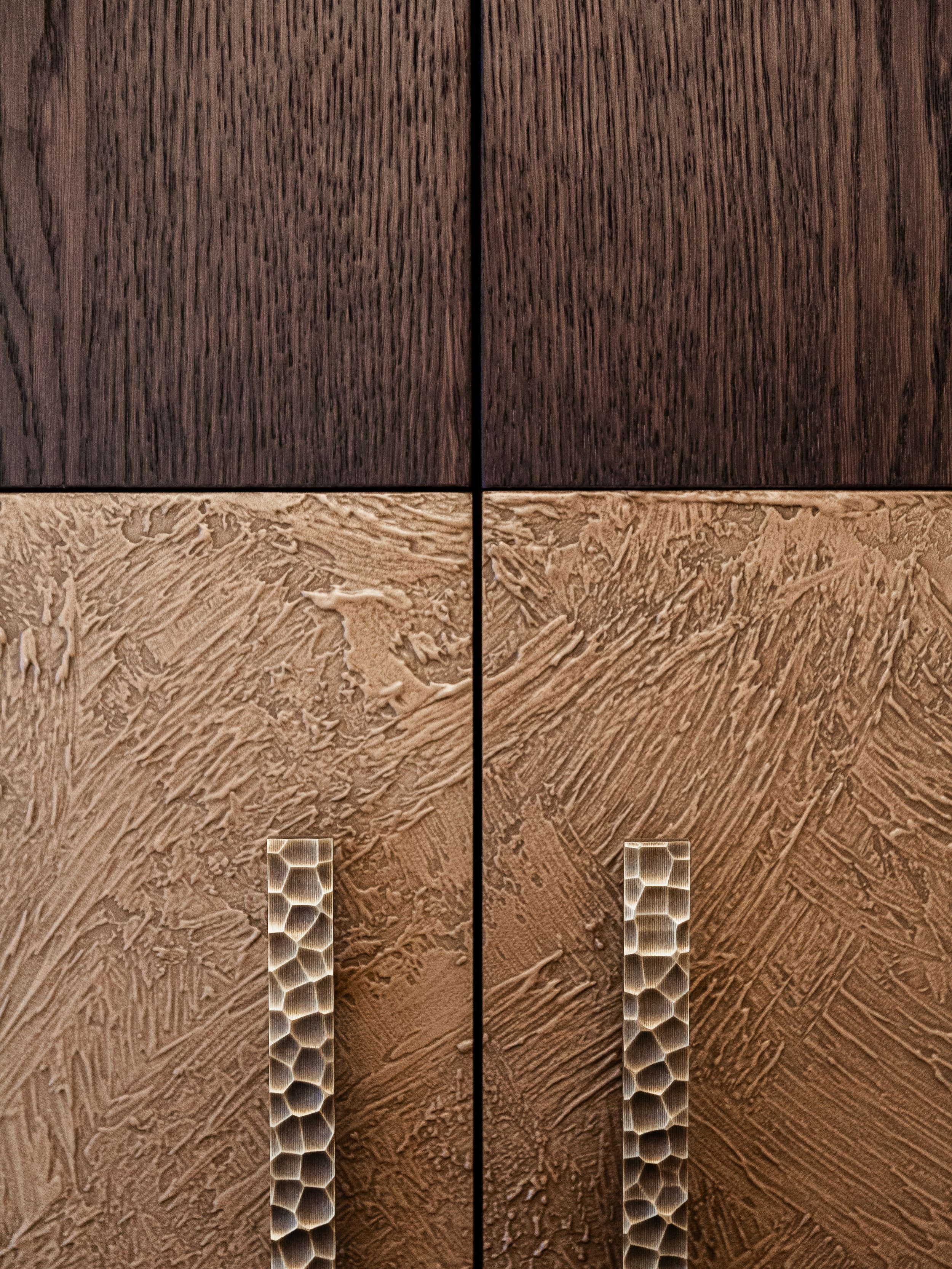 From statement joinery to sculptural details, every corner has been considered. Every element working together to create a space that feels effortlessly luxurious. 

For all enquires please contact us on 01565 746788 or info@panoramic-properties.com
