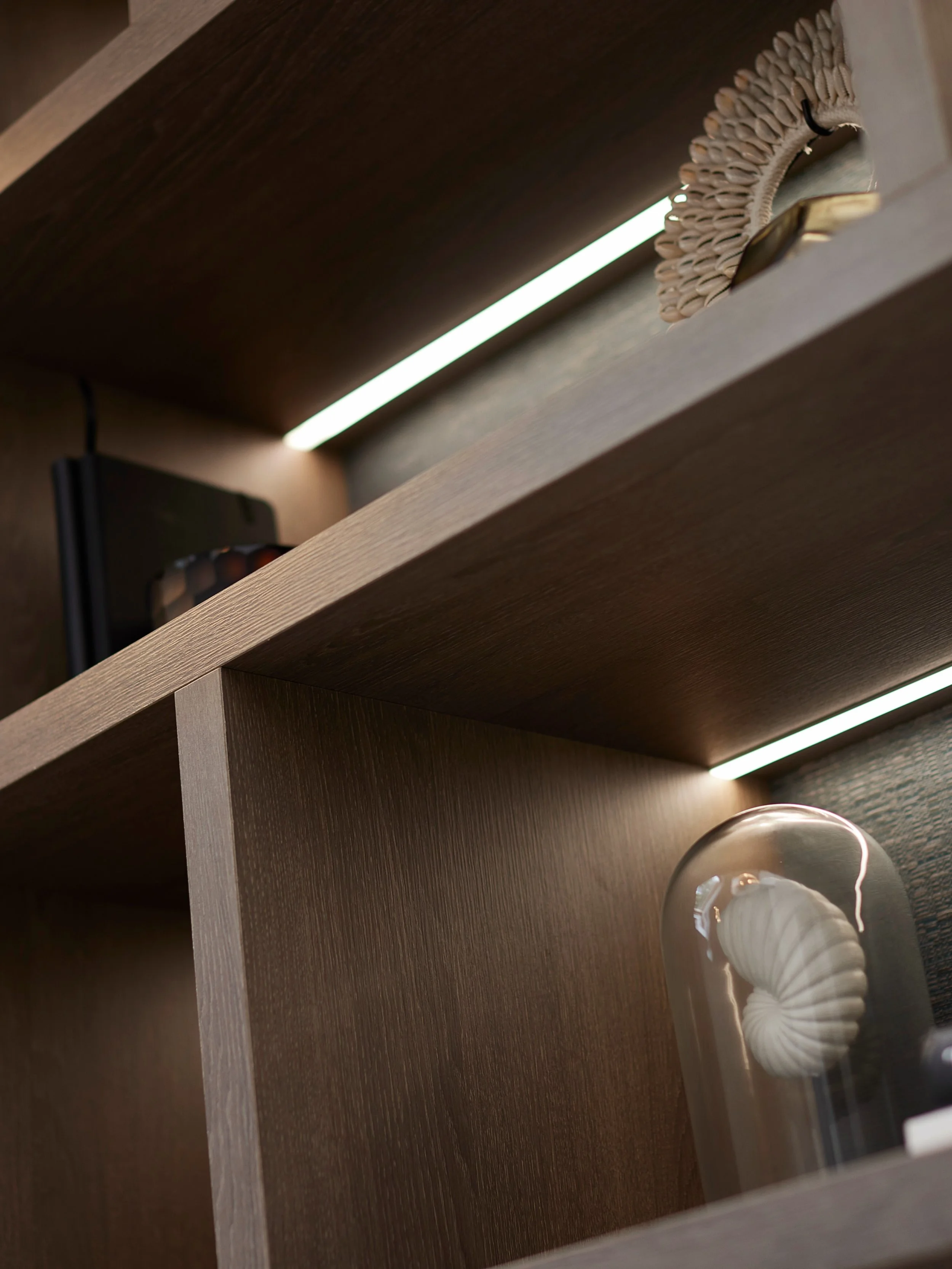 Bespoke joinery, designed to perfection.

A seamless blend of rich wood finishes, refined textures and ambient lighting, where every detail is thoughtfully crafted to elevate the space. Timeless design, tailored to the way you live.