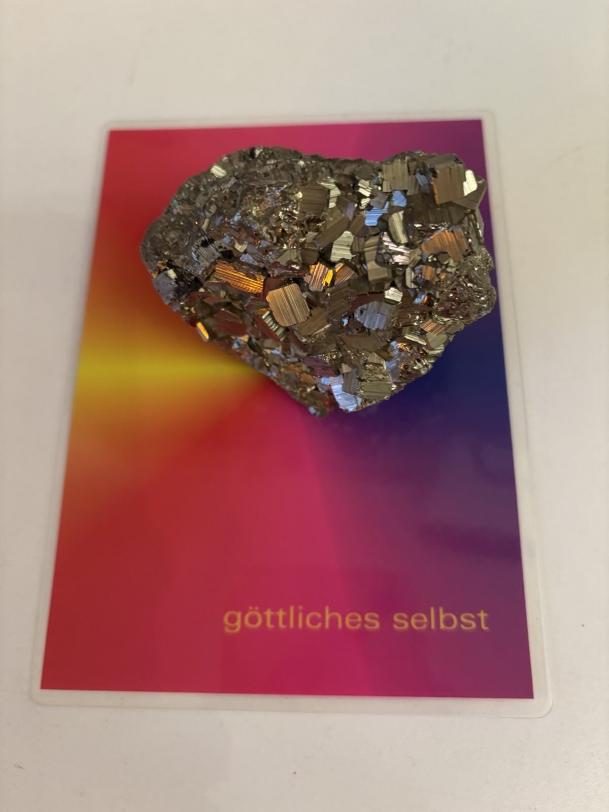 Der Stein des Monats Januar: Pyrit – ein funkelnder Begleiter für den Start ins 2026