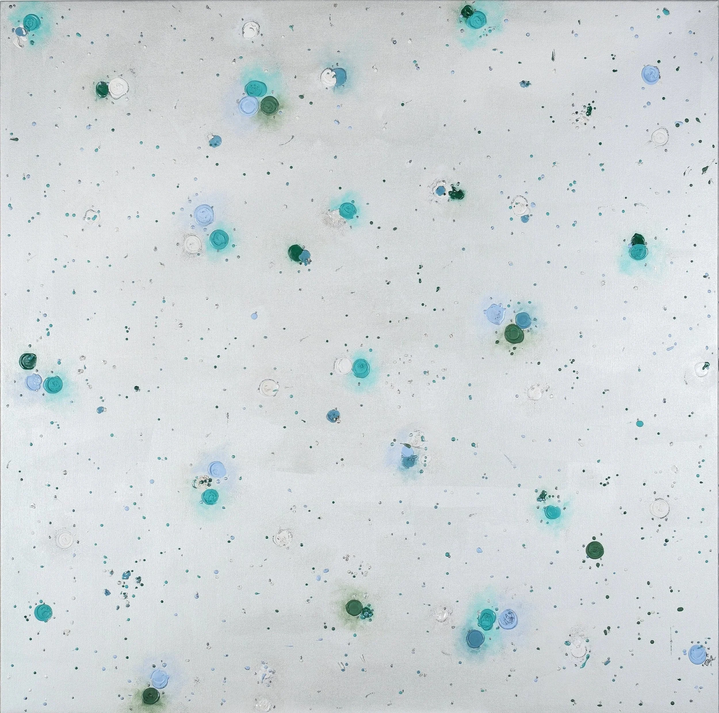 Pittura astratta con sfondo bianco e cera di vari colori: verde, blu, bianco, sparse casualmente.