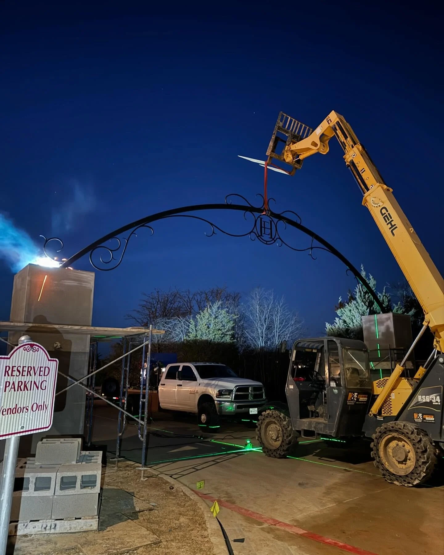 Wrapping up this 35 foot archway out in Denton. Definitely a cool piece!