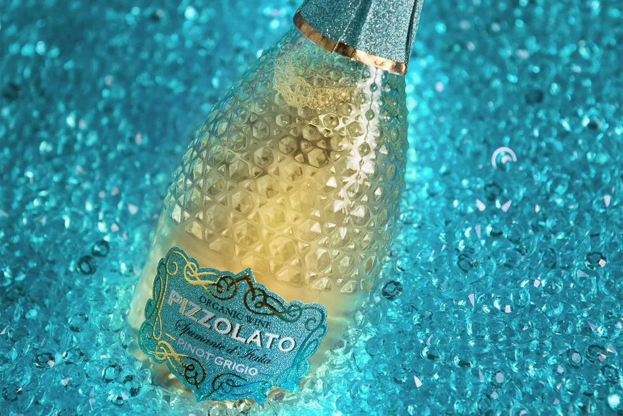 🩵✨ Meet the prettiest Sparkling Pinot Grigio ✨🩵

This Sparkling Pinot Grigio from Pizzolato is crisp, floral, and beautifully balanced 

🇮🇹 Made in Italy 🌿 Organic grapes 🌱 Vegan friendly 
Available at Artisan!