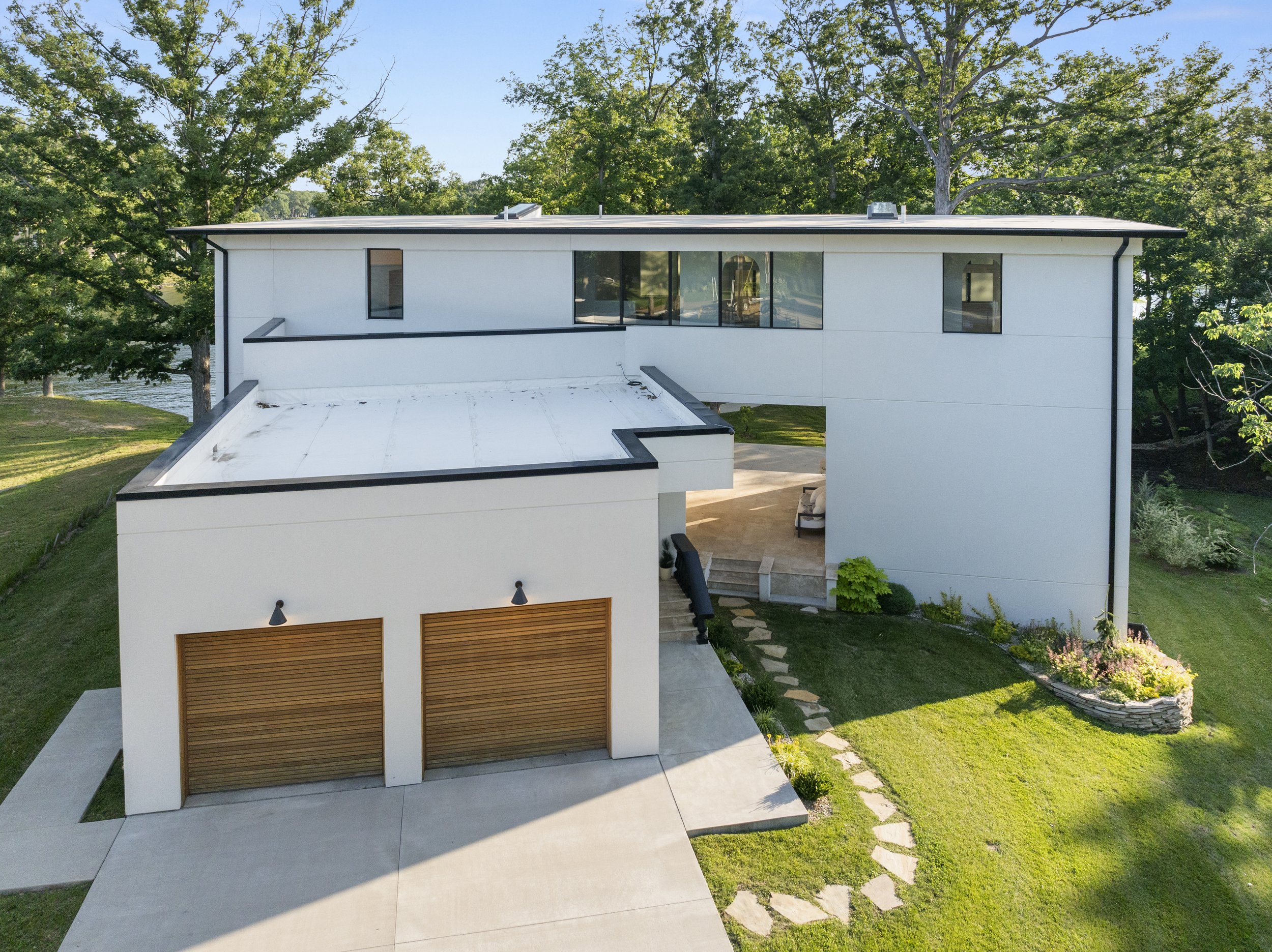 effingham-modern-home-second-floor-windows.jpg