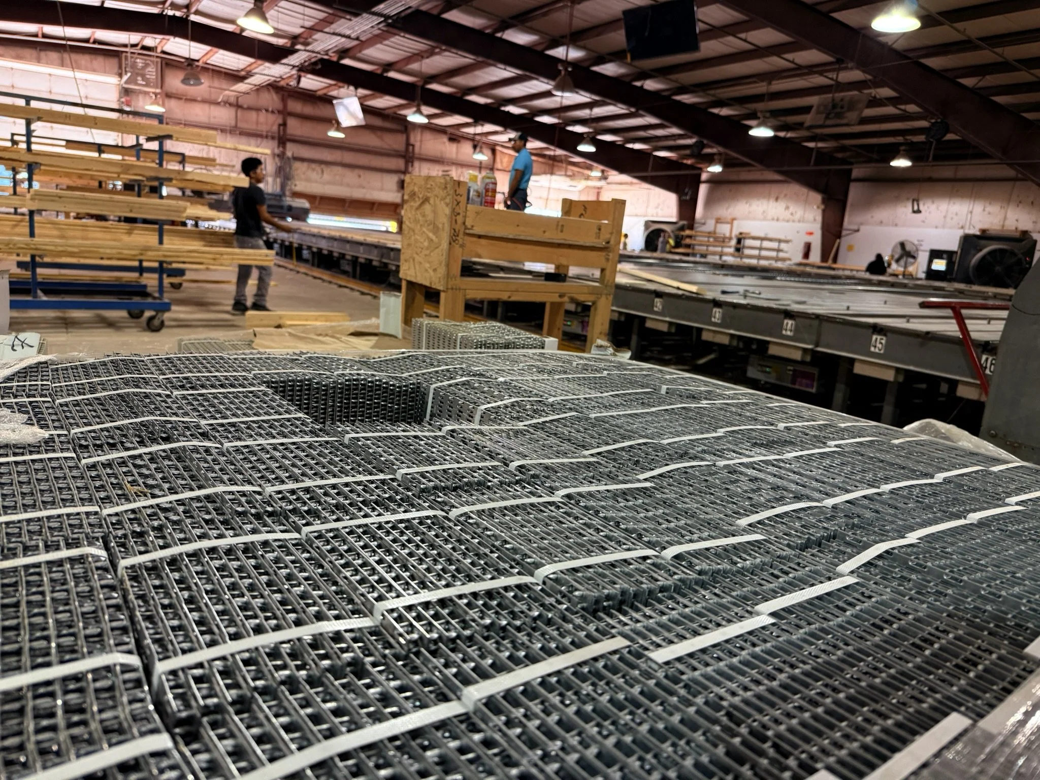 Oranssi carpenter using bench saw