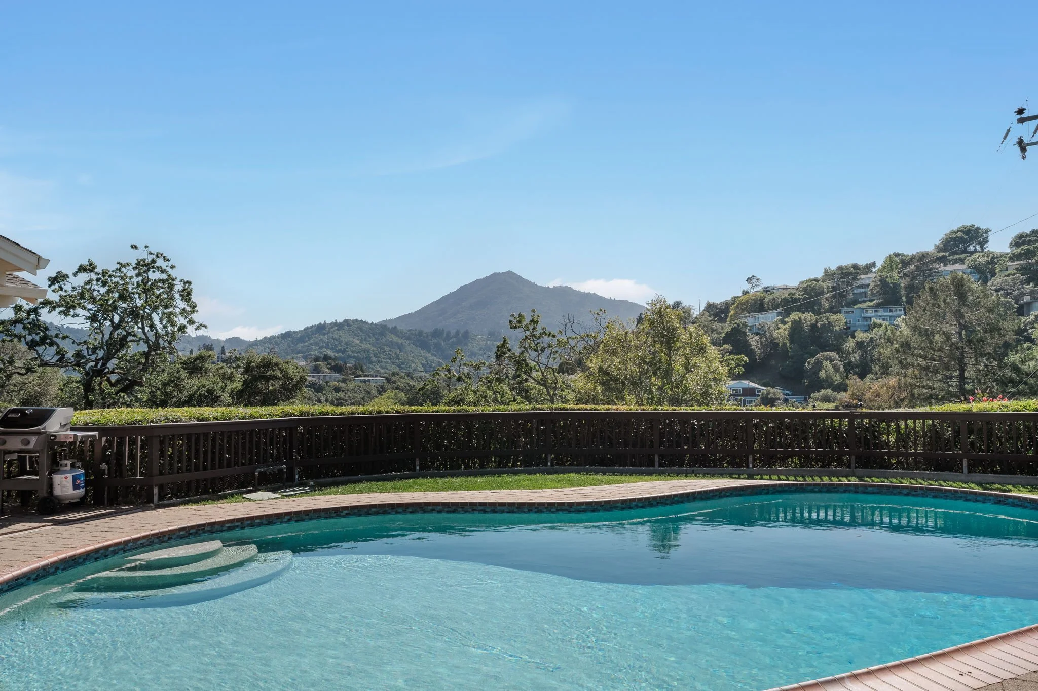 1 Altura Way, Greenbrae