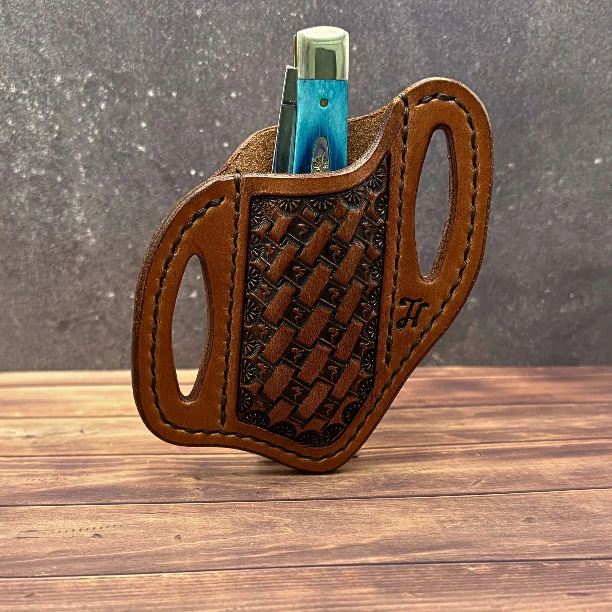Leather knife sheath for everyday carry
