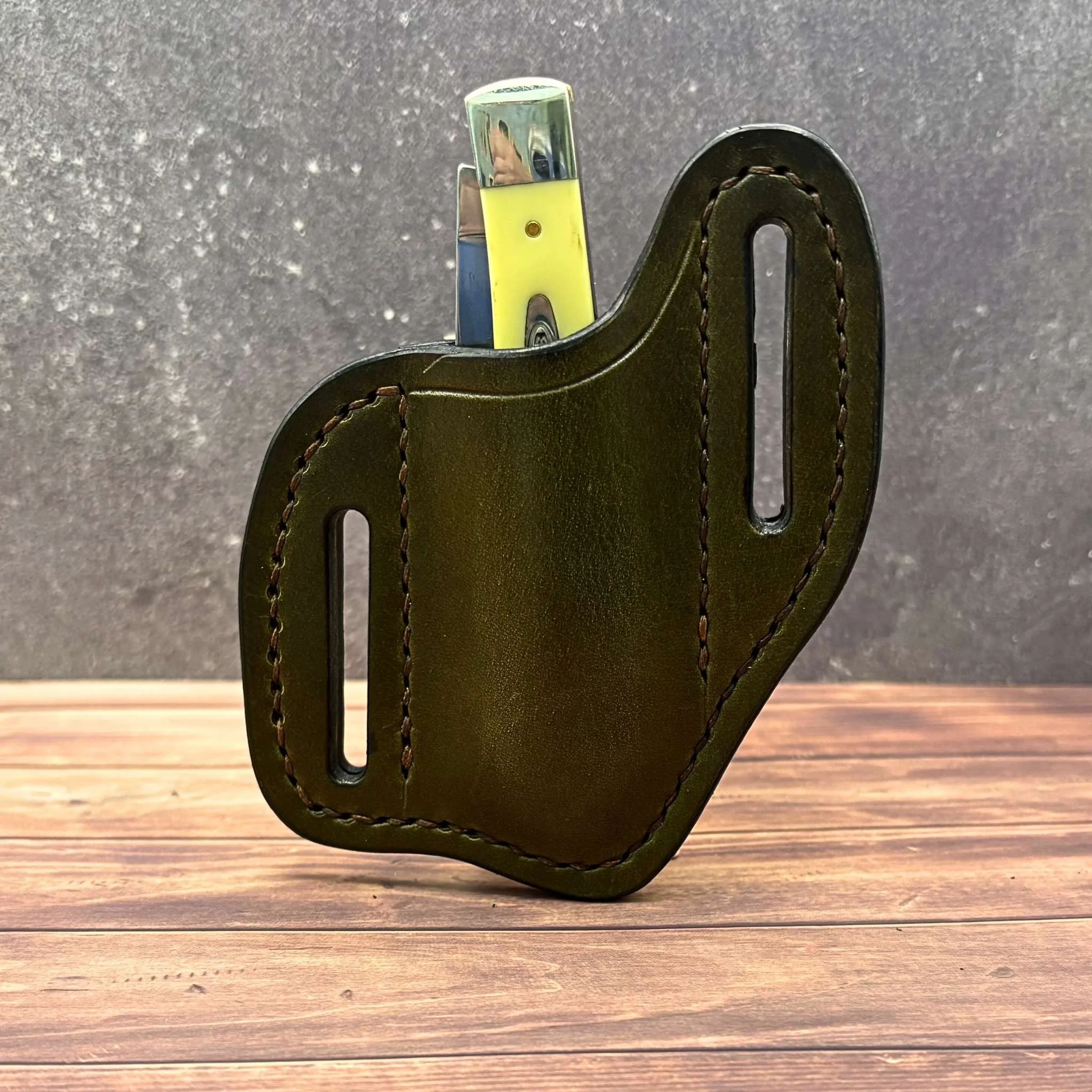 Leather knife sheath for everyday carry