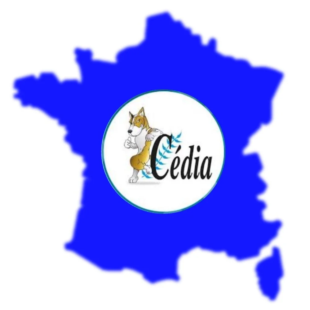 Carte de la France avec un cercle au centre, contenant un dessin d'un chien avec le texte 'Cédia'. Le fond de la carte est bleu.
