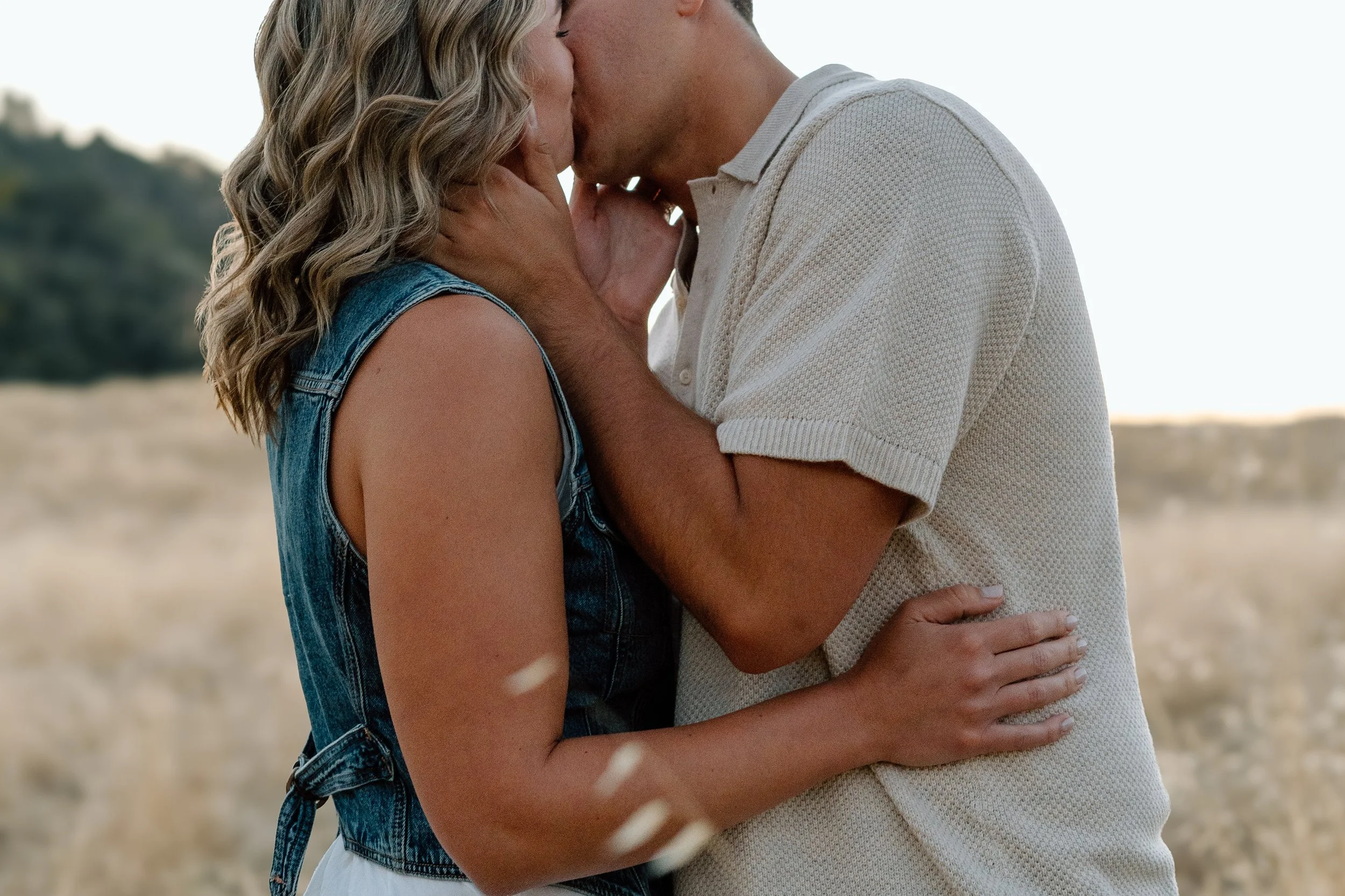 close-up-detail-couple-kissing.jpg