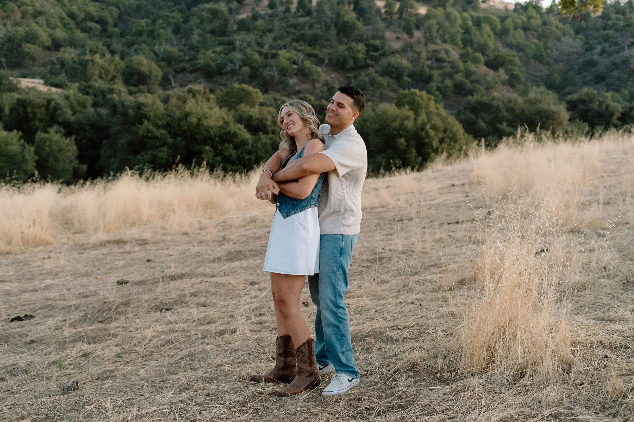 engagement-photo-in-mountains.jpg