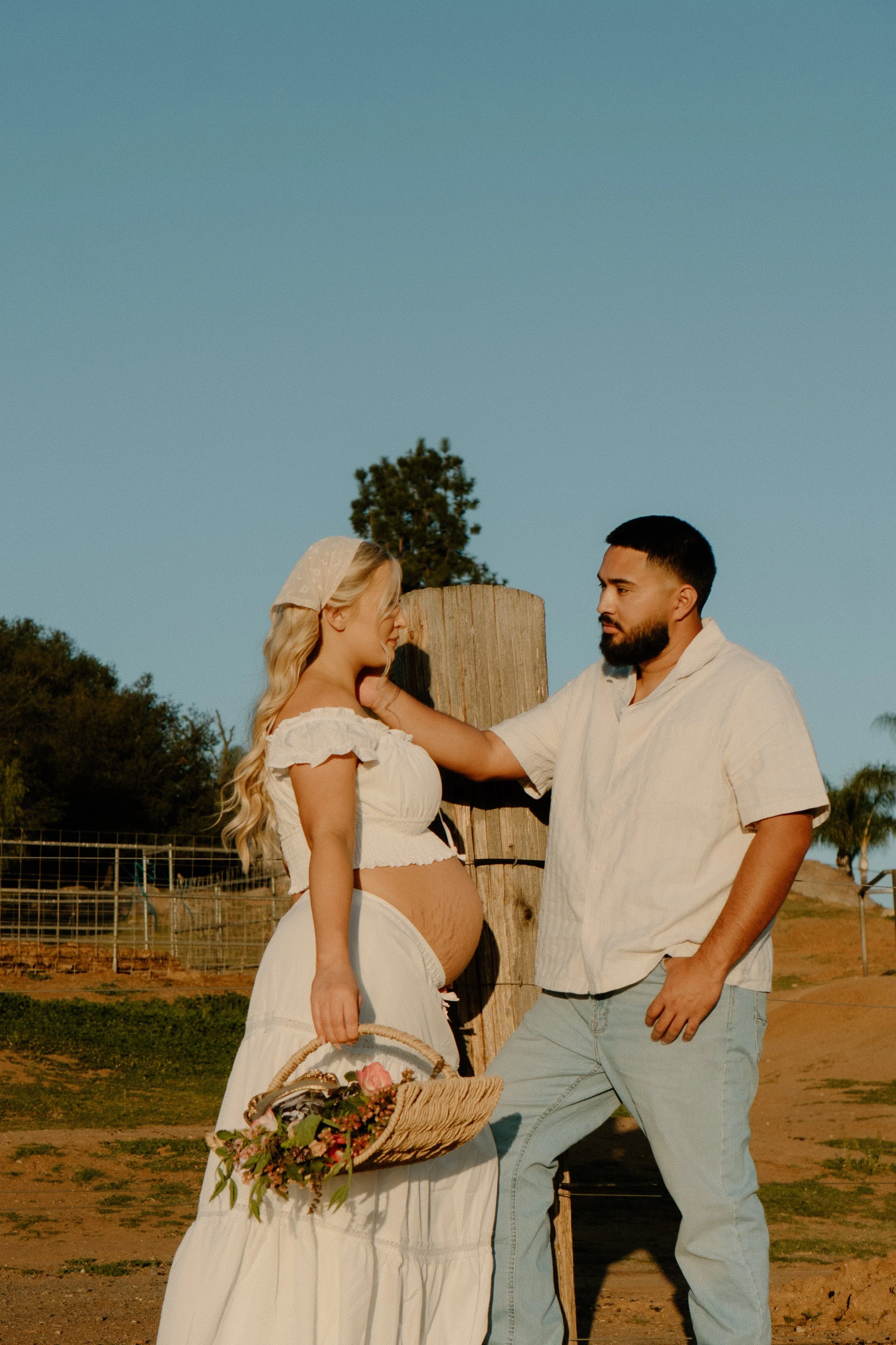 pregnant-couple-posing-on-farm.jpg