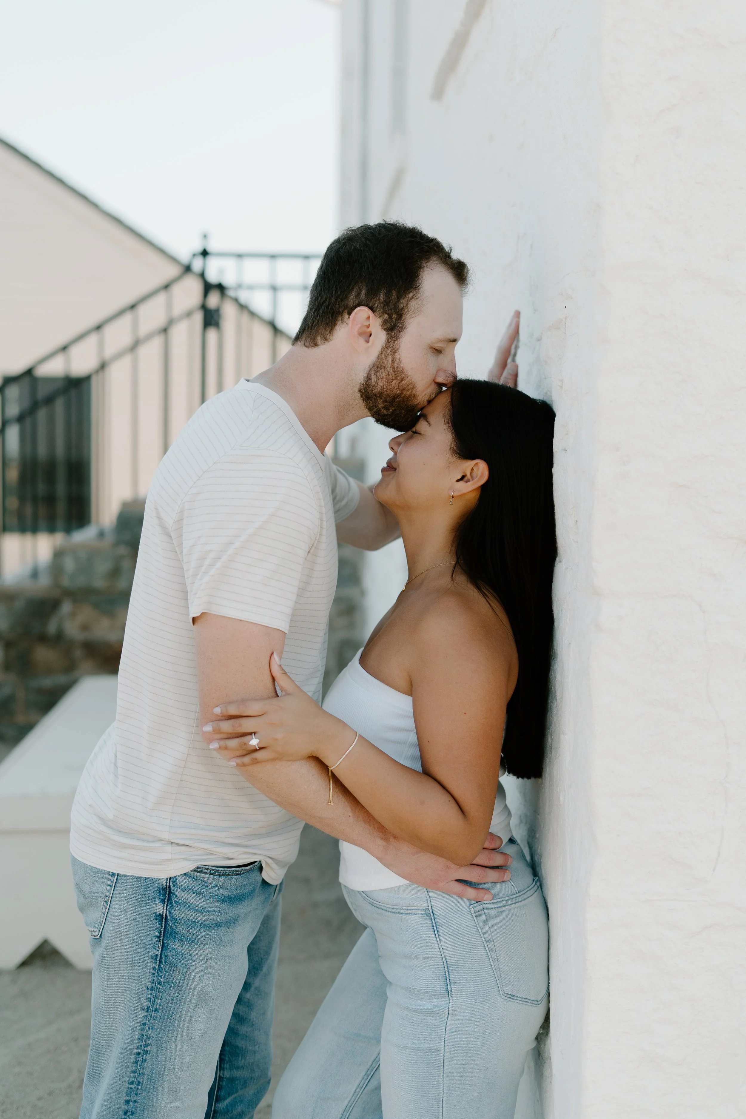 man-kissing-forehead-la-jolla-lighthouse.jpg