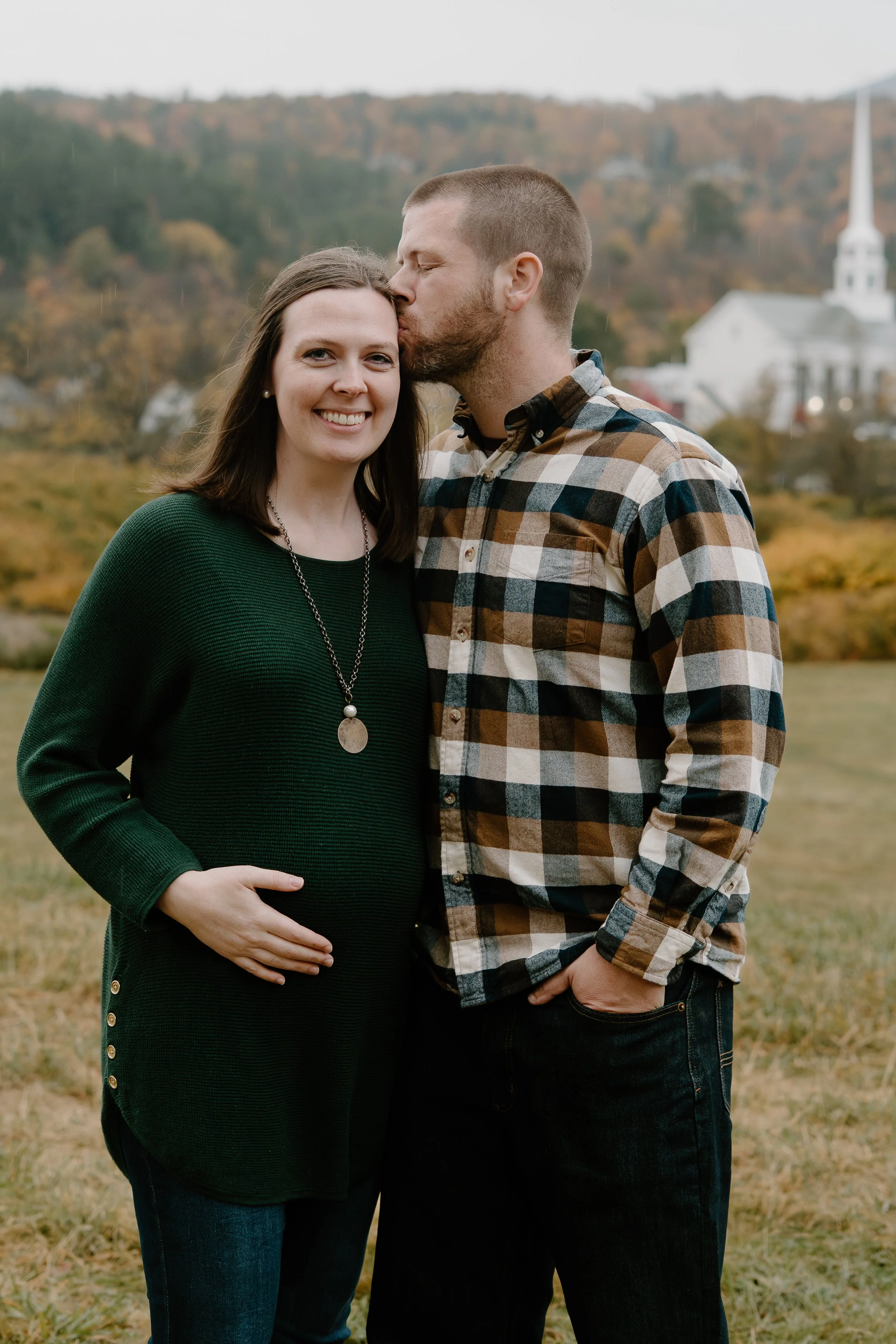 maternity-husband-and-wife-stowe-vermont.jpg