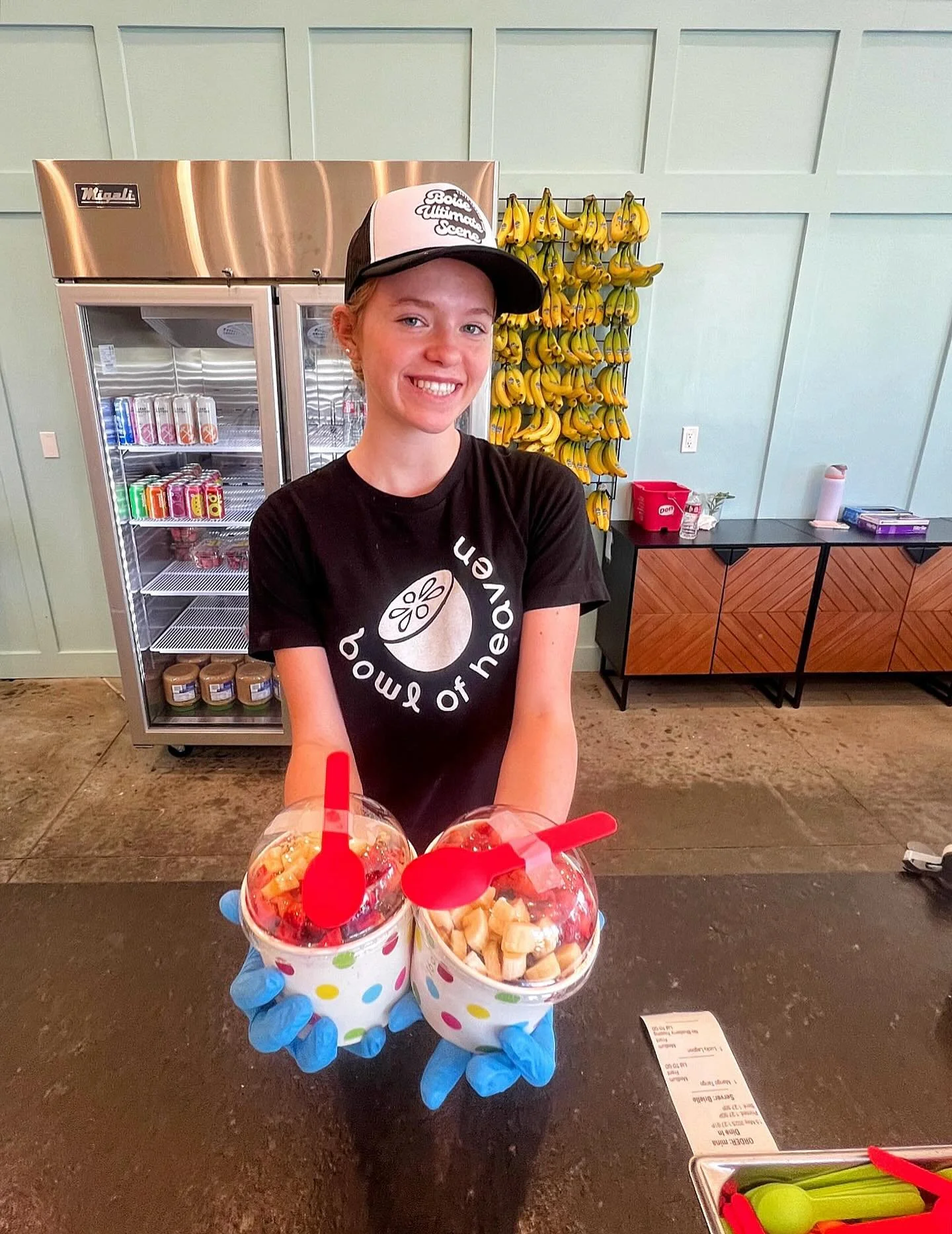 Our bowls are sweet, but our staff? Even sweeter!🩵🍯