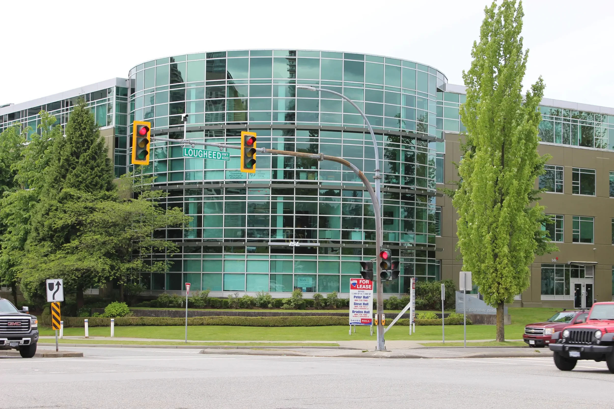 Image of the building on 3999 Henning Dr