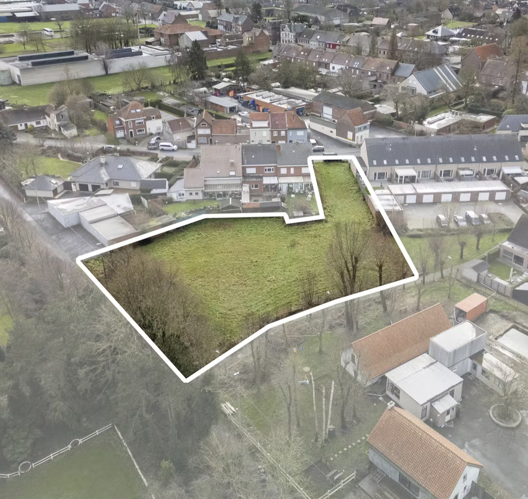 Luchtfoto van een projectgrond geschikt voor projectontwikkeling. Iconic Real Estate is continu op zoek naar nieuwe (off-market) projectgronden om nieuwe residentiële woonprojecten te realiseren. 