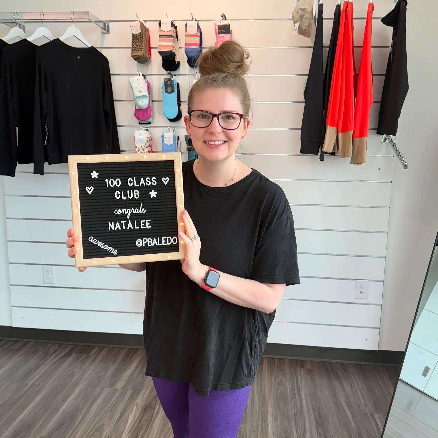 Go Natalee! 100 Classes done, big Congratulations to you! ❤️ ✨ share some love to Natalee below #pbaledo #purebarresfw #pbmilestones #purebarretexas
