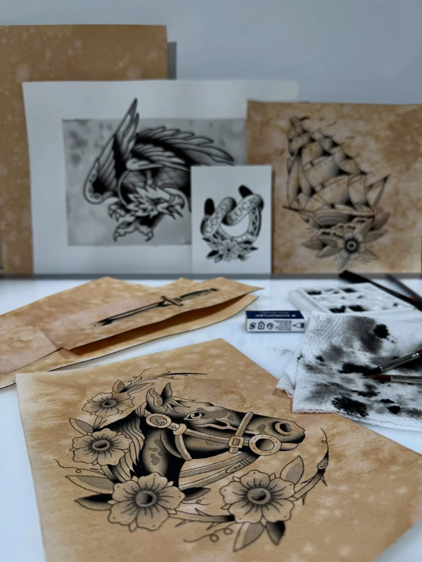 I love watercolour painting so much 
&bull;
&bull;
&bull;
#archespaper #drphmartinshydruswatercolor #spitshading #americantraditional #blackandgreyflash